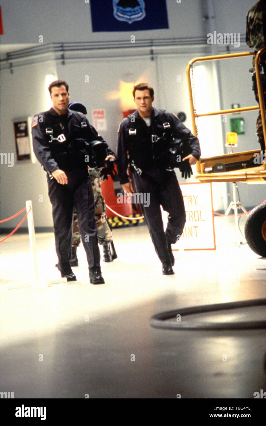Feb 09, 1996; Hollywood, CA, USA; JOHN TRAVOLTA (left) as Maj. Vic Deakins and CHRISTIAN SLATER as Capt. Riley Hale in the action thriller ''Broken Arrow'' directed by John Woo. Stock Photo