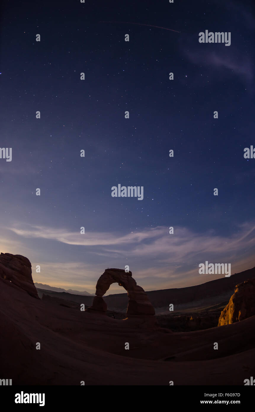 Delicate arch silhouette hi-res stock photography and images - Alamy