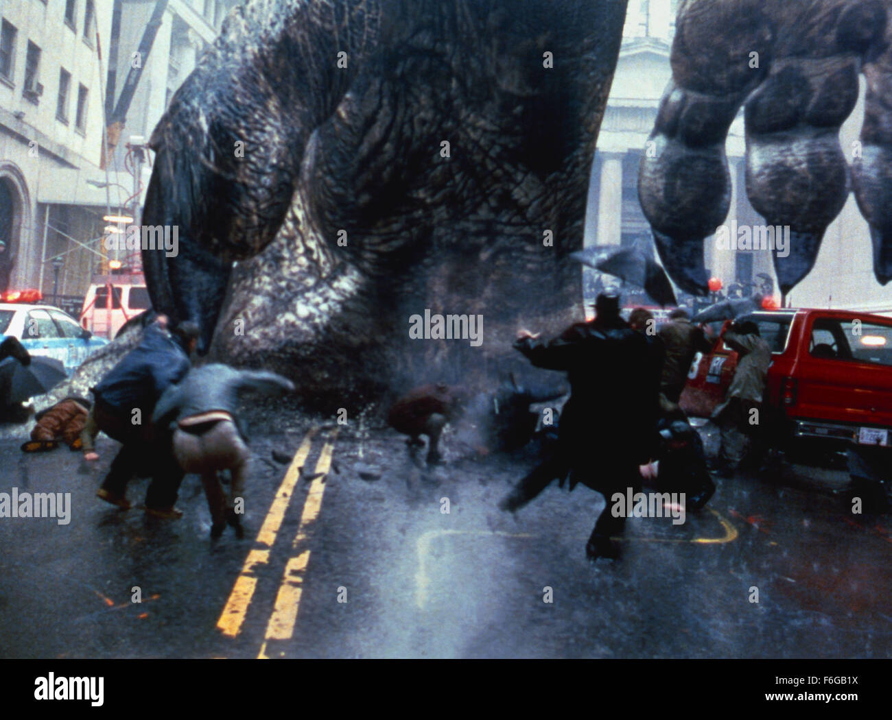 Godzilla movie 1998 hires stock photography and images Alamy