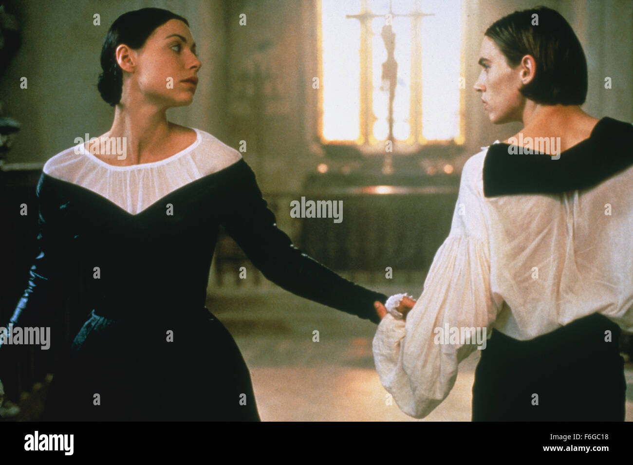 Minnie driver governess 1998 hi-res stock photography and images - Alamy