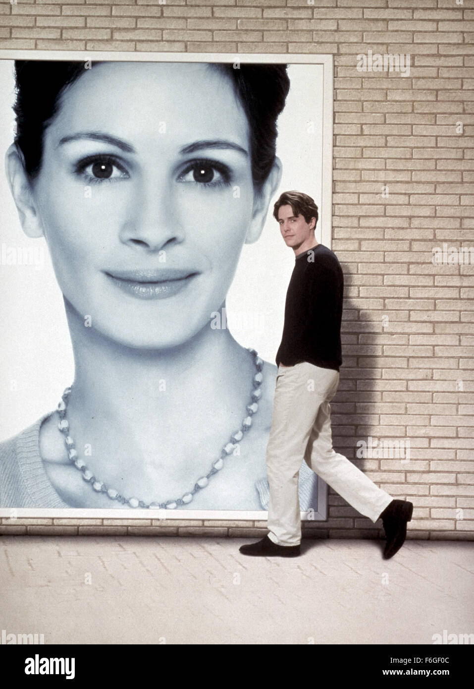 May 13, 1999; Hollywood, CA, USA; JULIA ROBERTS as Anna Scott and HUGH GRANT as William Thacker in the romantic comedy ''Notting Hill'' directed by Roger Mitchell. Stock Photo