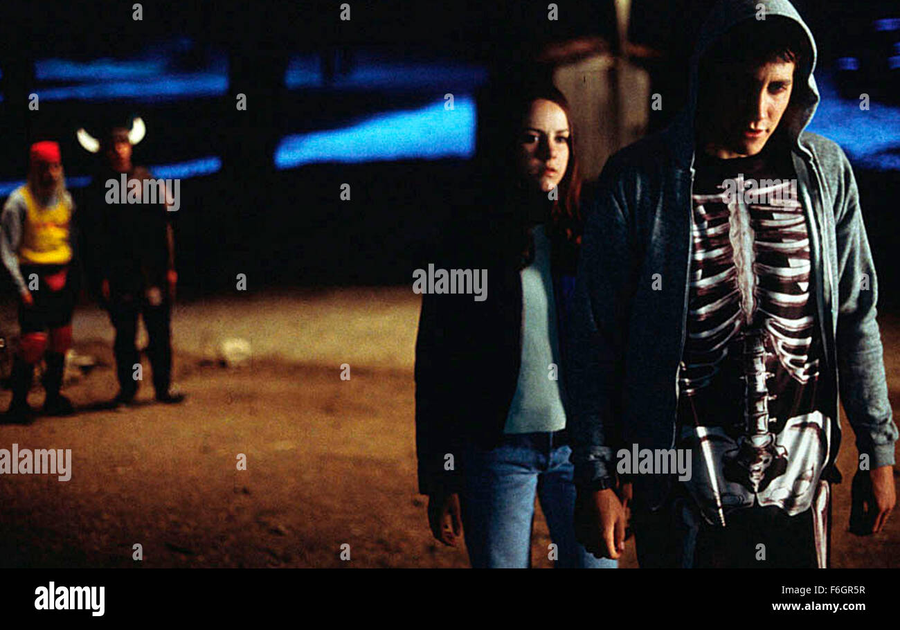 Jan 19, 2001; Los Angeles, CA, USA; JENA MALONE and JAKE GYLLENHAAL star as Gretchen Ross and Donnie Darko in the thrilling sci-fi drama 'Donnie Darko' directed by Richard Kelly. Stock Photo