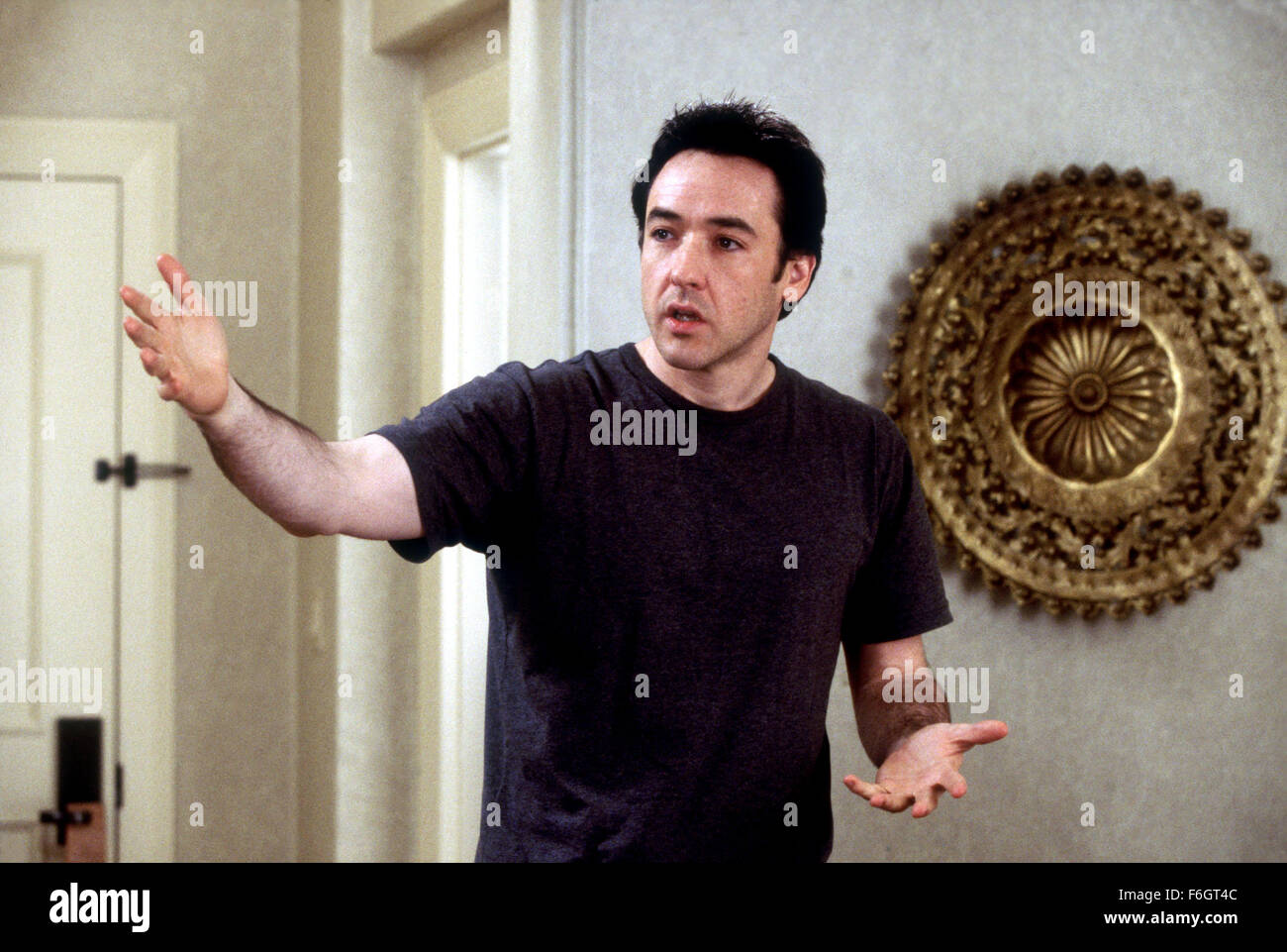 Feb 08, 2001; Hollywood, CA, USA; JOHN CUSACK stars as Eddie Thomas, a famous movie star who falls in love with his wifes sister in the romantic comedy 'America's Sweethearts' directed by Joe Roth. Stock Photo