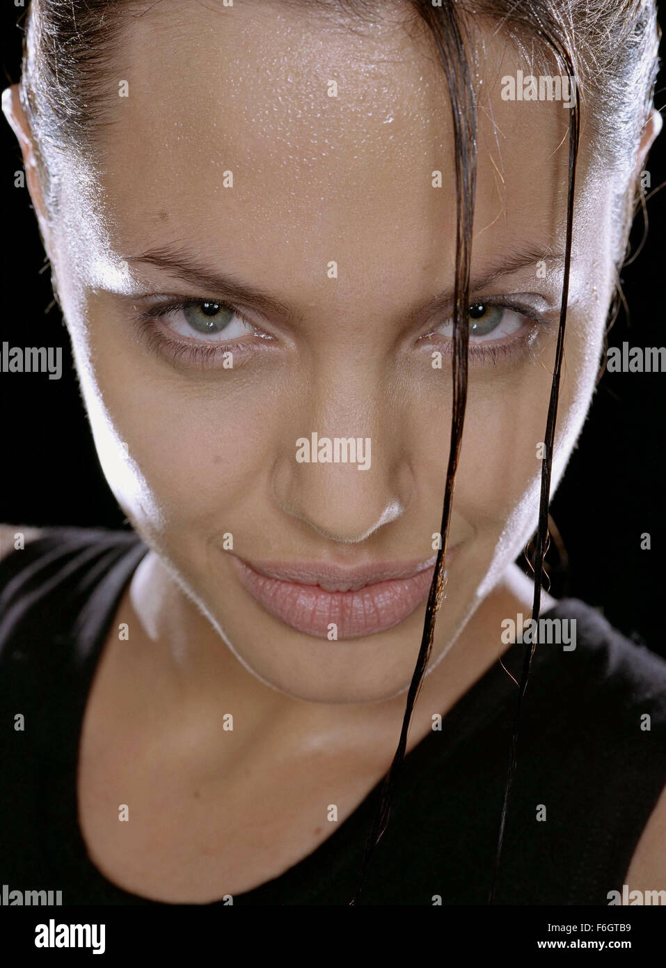 Tomb Raider Angelina Jolie © 2001 Paramount Stock Photo - Alamy