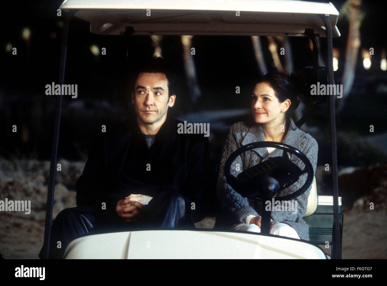 Feb 12, 2001; Hollywood, CA, USA; JOHN CUSACK stars as Eddie Thomas, a famous movie star that falls in love with his wifes sister, JULIA ROBERTS (starring as Kathleen 'Kiki' Harrison) in the romantic comedy 'America's Sweethearts' directed by Joe Roth. Stock Photo