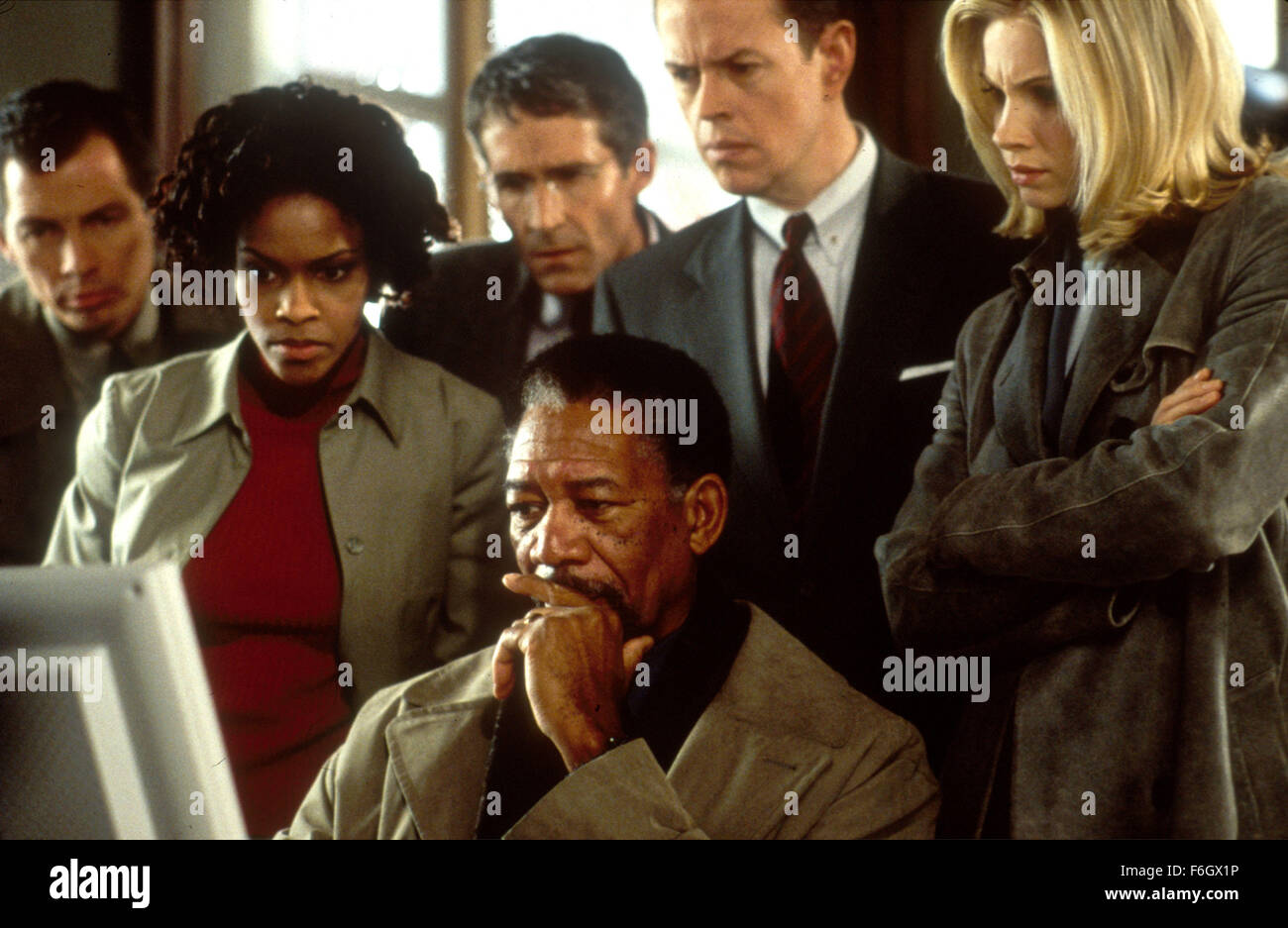 Sep 01, 2001; Los Angeles, CA, USA; (left to right) CRAIG MARCH, KIM HAWTHORNE, MORGAN FREEMAN, CHARLES ANDERSON, DYLAN BAKER & MONICA POTTER as part of the McArthur Entourage in 'Along Came a Spider'.  (Credit Image: ) Stock Photo