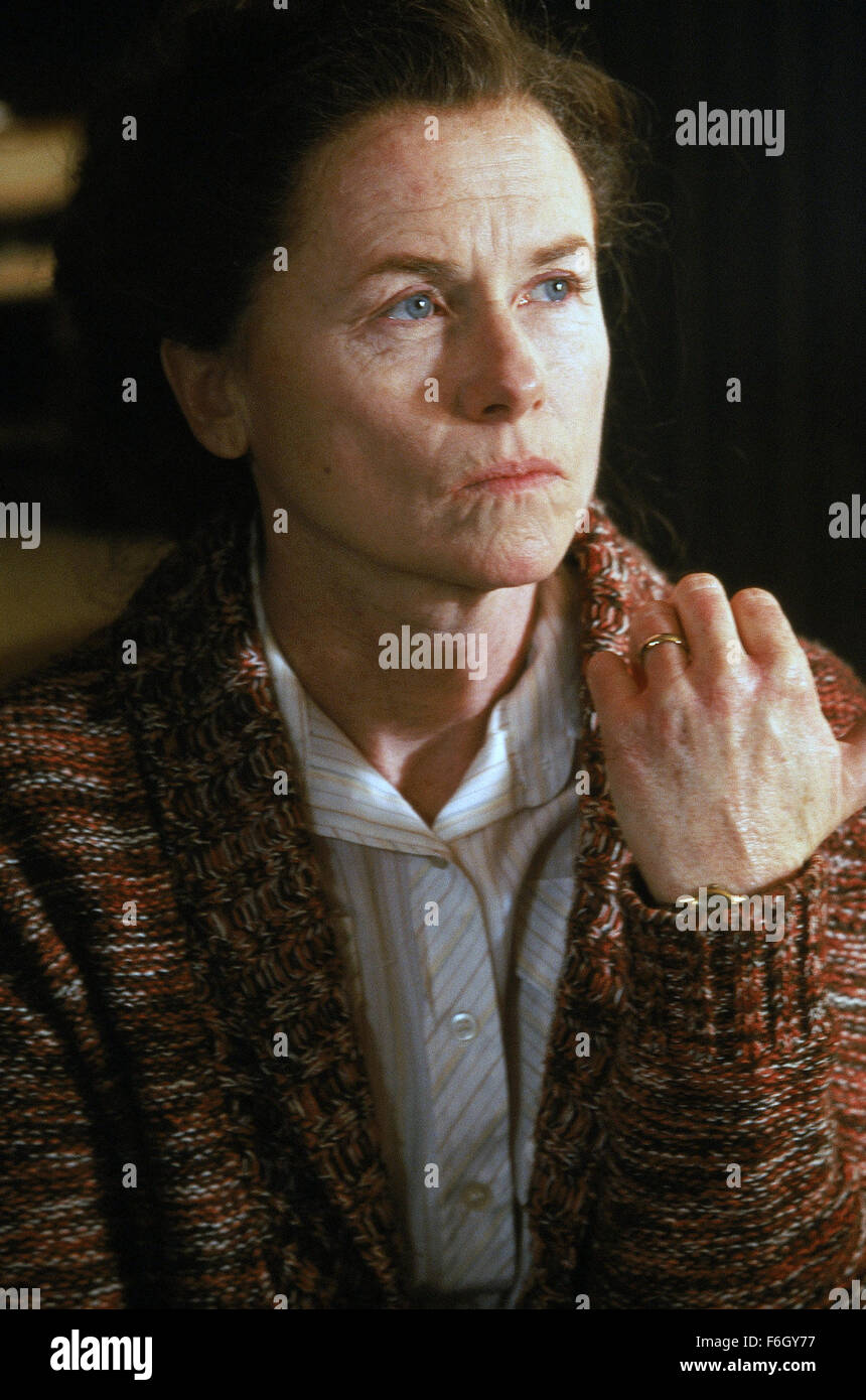 Oct 13, 2001; Hollywood, CA, USA; AMY MADIGAN as Gilmore in the crime, drama, thriller ''Shot in the directed by Agnieszka Holland Stock Photo - Alamy
