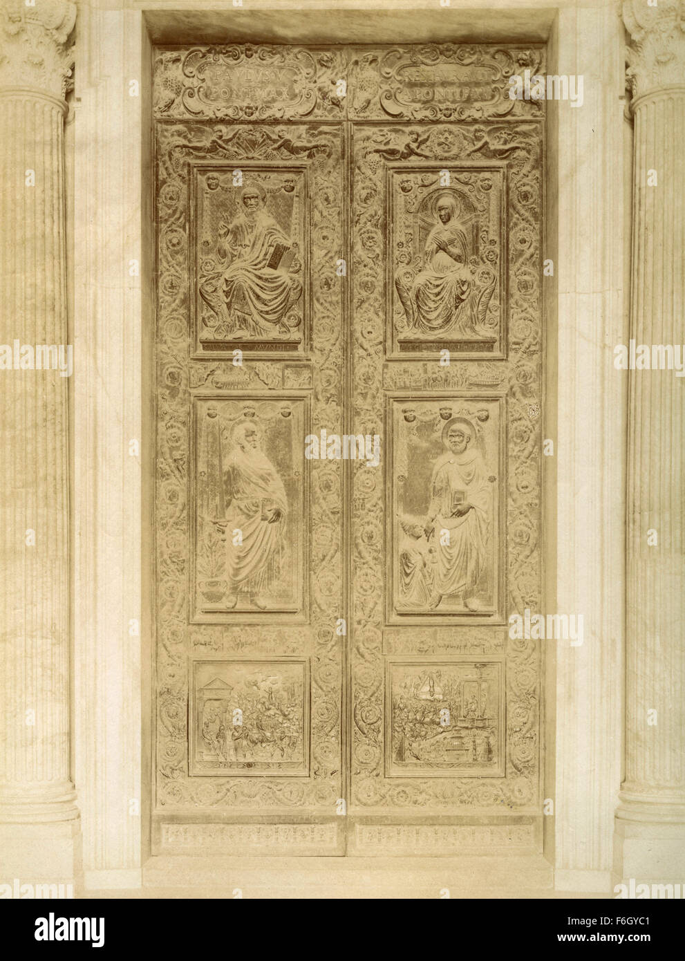 Major bronze door, St. Peter's Church, Rome, Italy Stock Photo Alamy