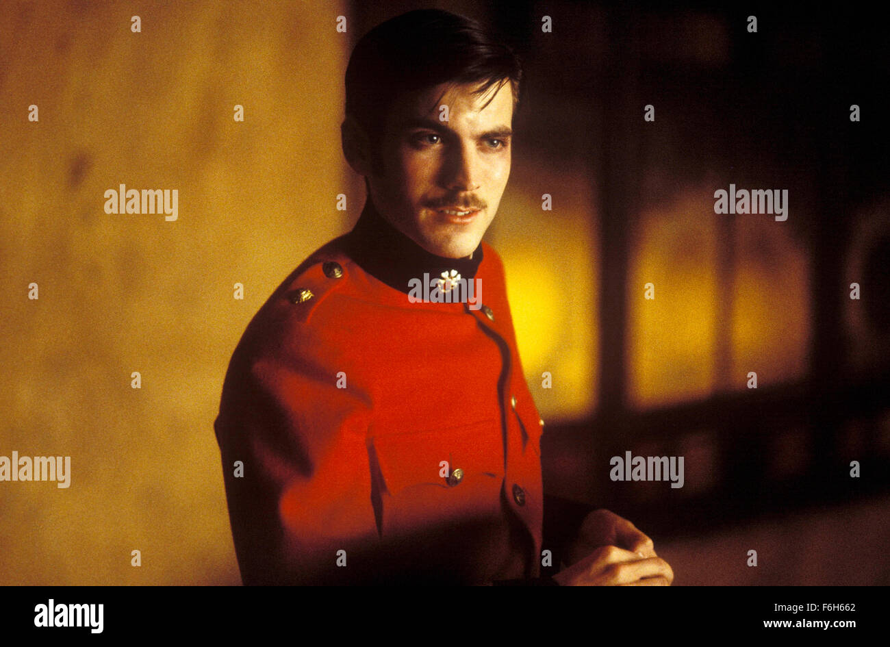 Four feathers 2002 wes bentley hi-res stock photography and ...
