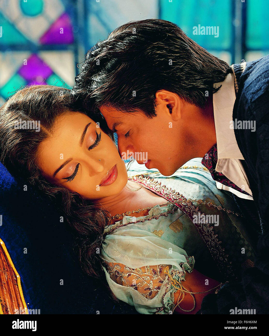 Download Shahrukh Khan HD With Deepika Padukone Wallpaper | Wallpapers.com