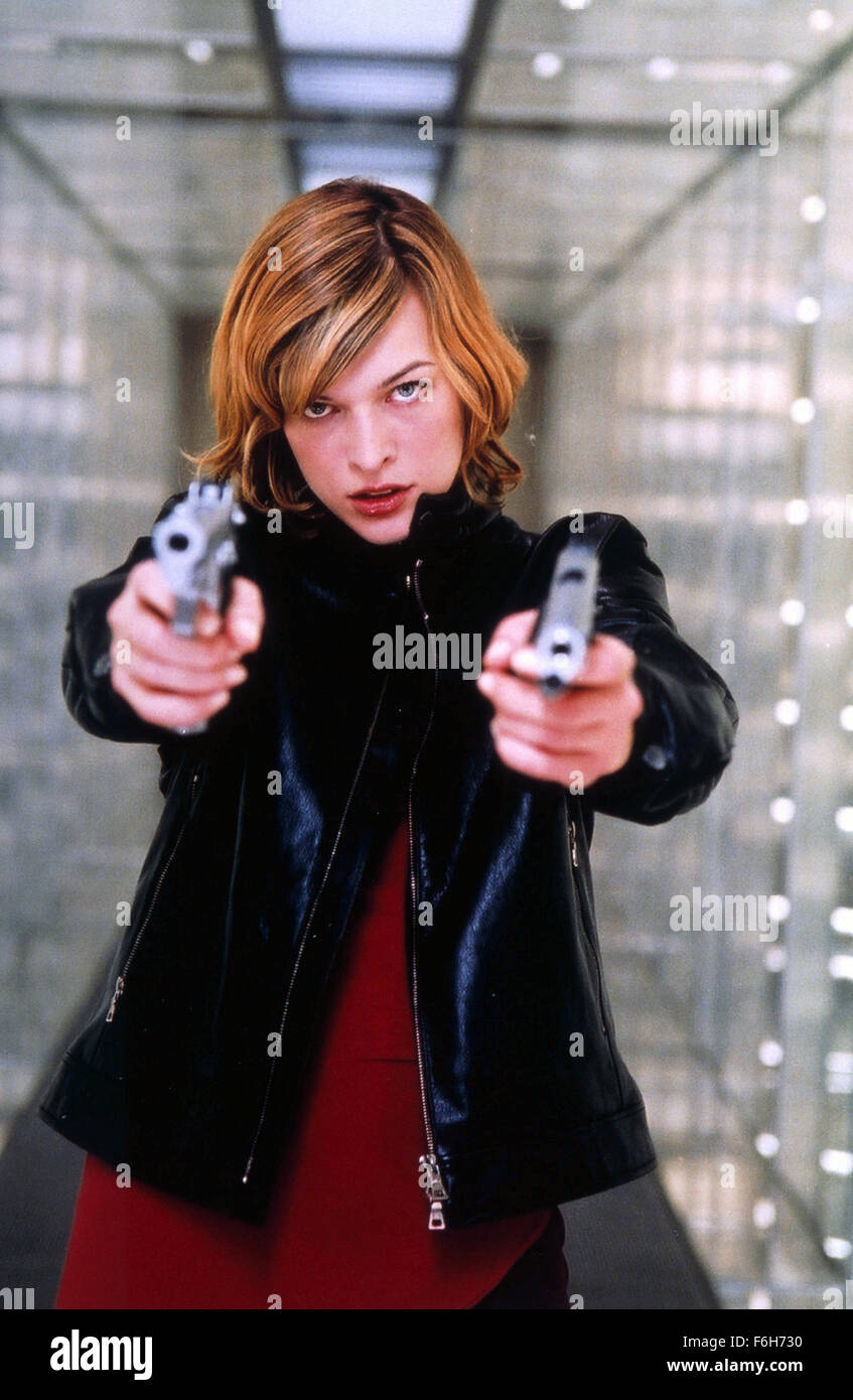 Mar 15, 2002; Paris, FRANCE; MILLA JOVOVICH as Alice in the action, sci-fi,  thriller ''Resident Evil'' directed by Paul W.S. Anderson Stock Photo -  Alamy