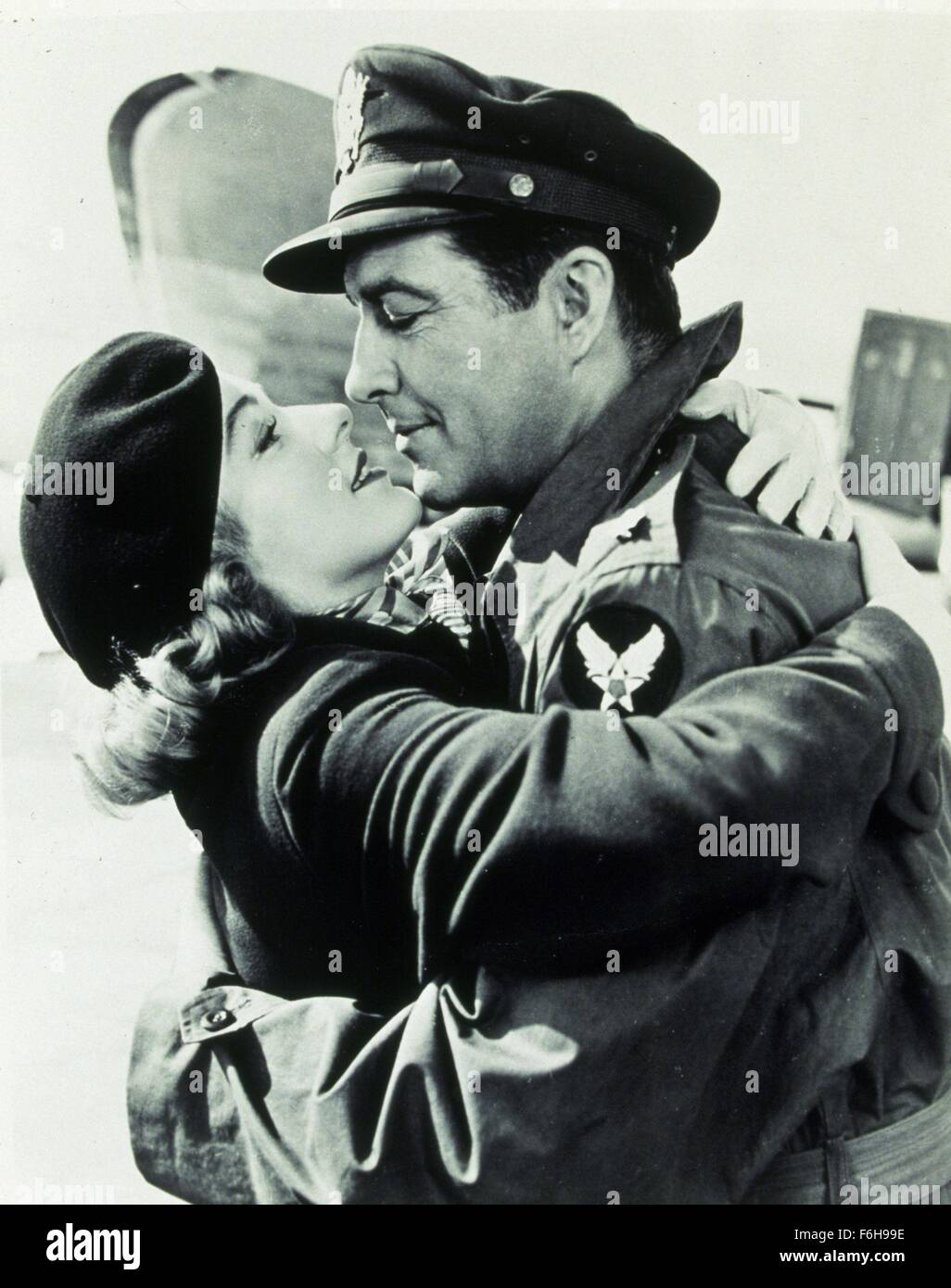 1952, Film Title: ABOVE AND BEYOND, Director: NORMAN PANAMA, Studio: MGM, Pictured: BIOGRAPHY, CHARACTER, DRAMA, NORMAN PANAMA, ELEANOR PARKER, PAUL TIBBETS: DROPPEDA BOMB, ROMANCE, ROBERT TAYLOR. (Credit Image: SNAP) Stock Photo