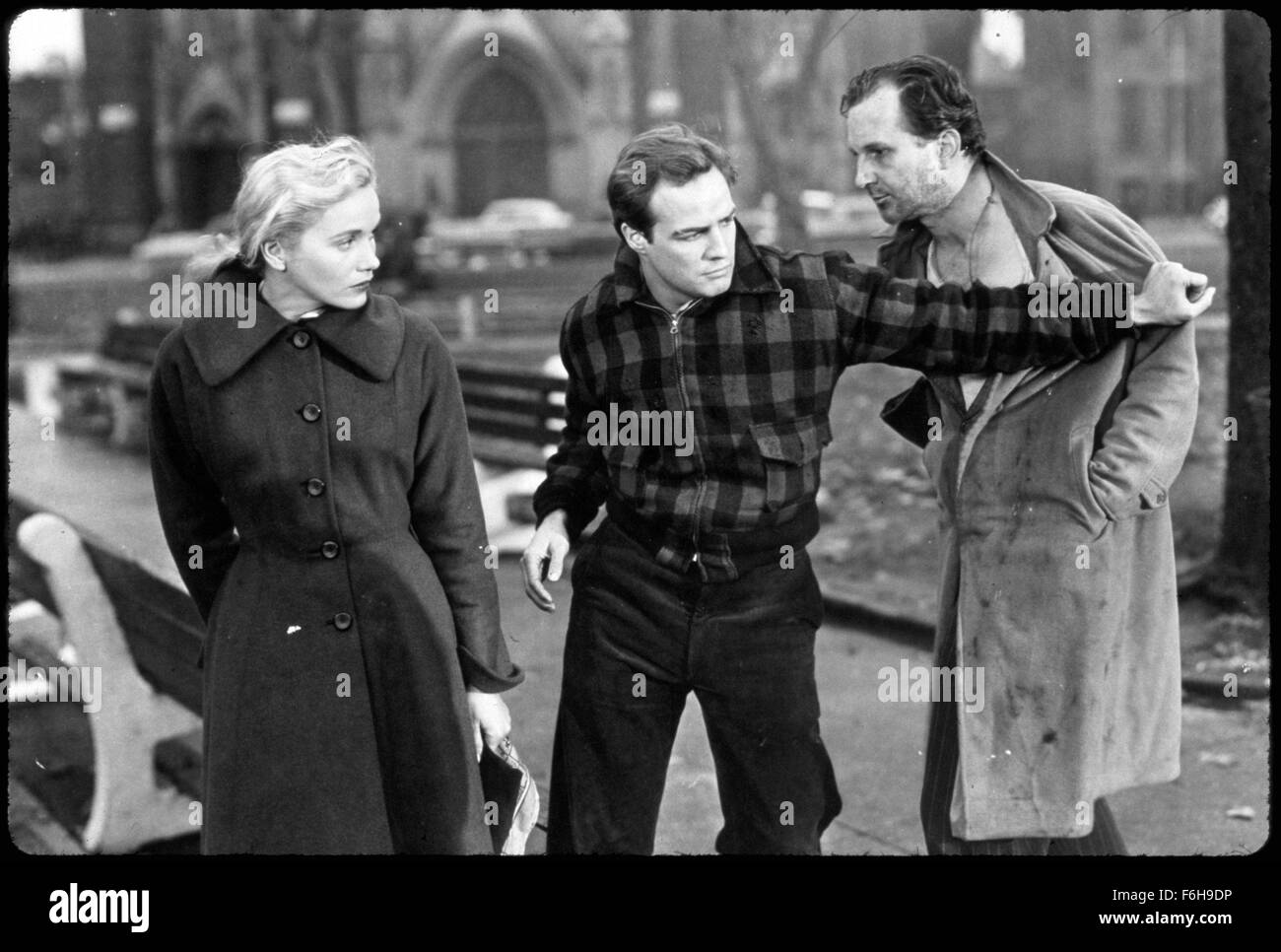 1954, Film Title: ON THE WATERFRONT, Director: ELIA KAZAN, Pictured: MARLON BRANDO, ELIA KAZAN. (Credit Image: SNAP) Stock Photo