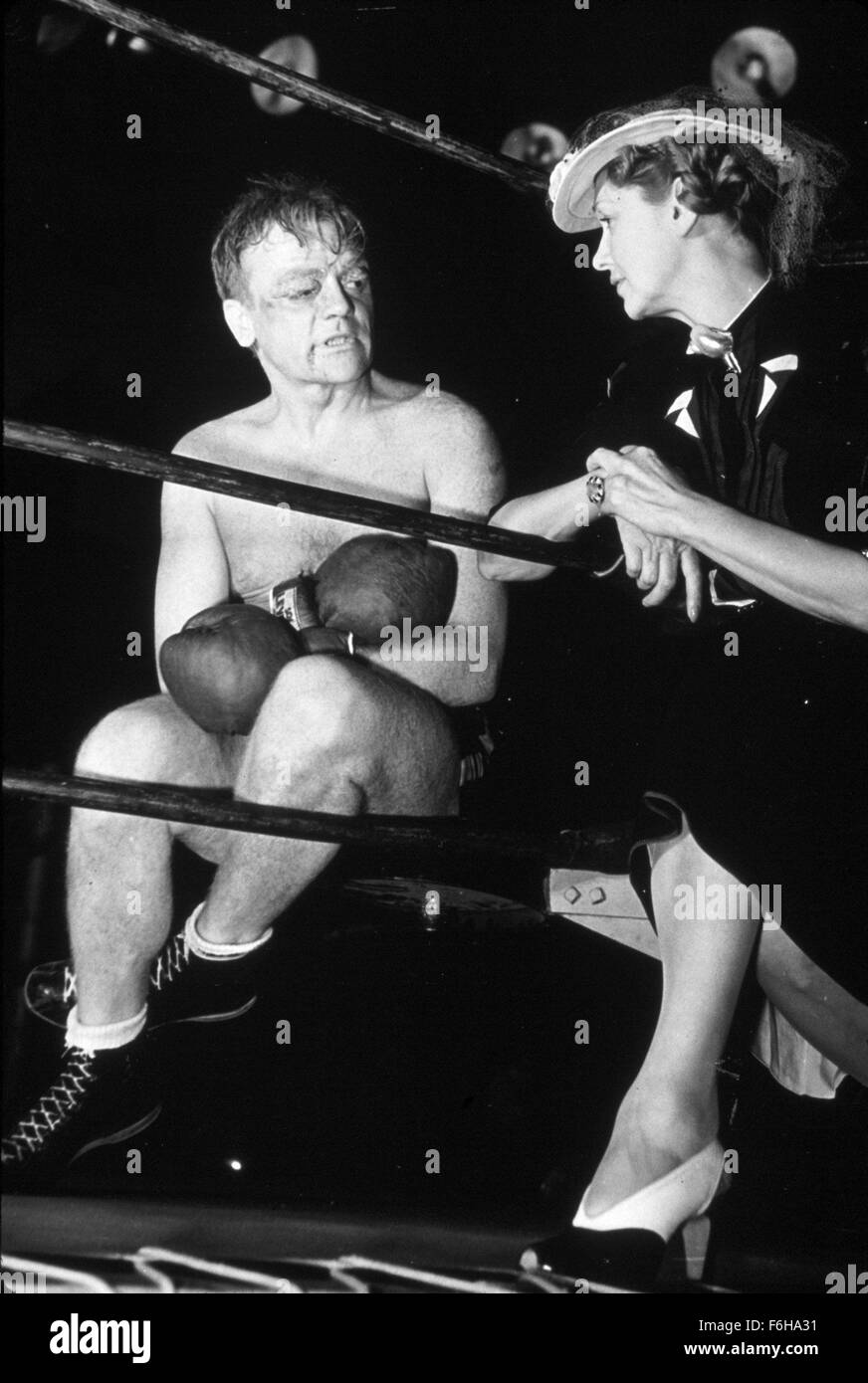 1940, Film Title: CITY FOR CONQUEST, Director: ANATOLE LITVAK, Studio: WARNER, Pictured: ACCESSORIES, BOXING GLOVES, BOXING RING, BOXING TRUNKS, JAMES CAGNEY, CLOTHING, HEDDA HOPPER. (Credit Image: SNAP) Stock Photo
