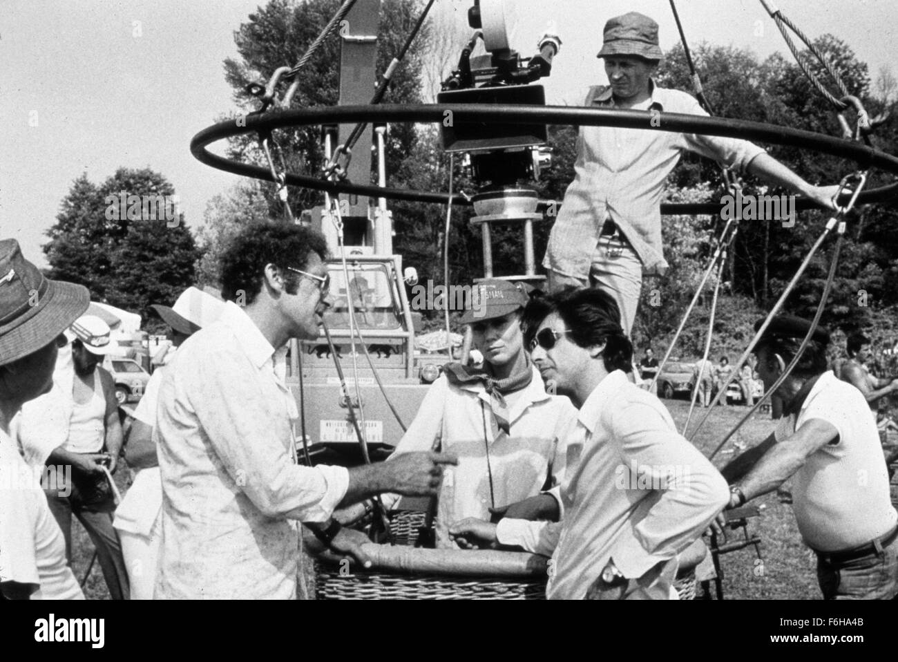 1977, Film Title: BOBBY DEERFIELD, Director: SYDNEY POLLACK, Pictured: MOVIE CAMERA, MOVIE CREW, AL PACINO. (Credit Image: SNAP) Stock Photo