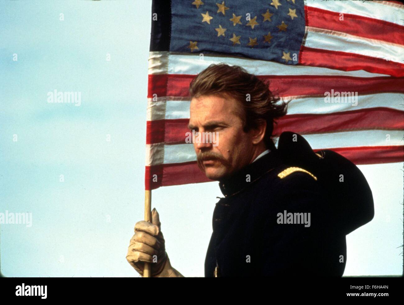 1990, Film Title: DANCES WITH WOLVES, Director: KEVIN COSTNER, Pictured: KEVIN COSTNER, PATRIOTIC, AMERICAN FLAG, CIVIL WAR, MOUSTACHE, MILITARY, UNIFORM, RIDING. (Credit Image: SNAP) Stock Photo