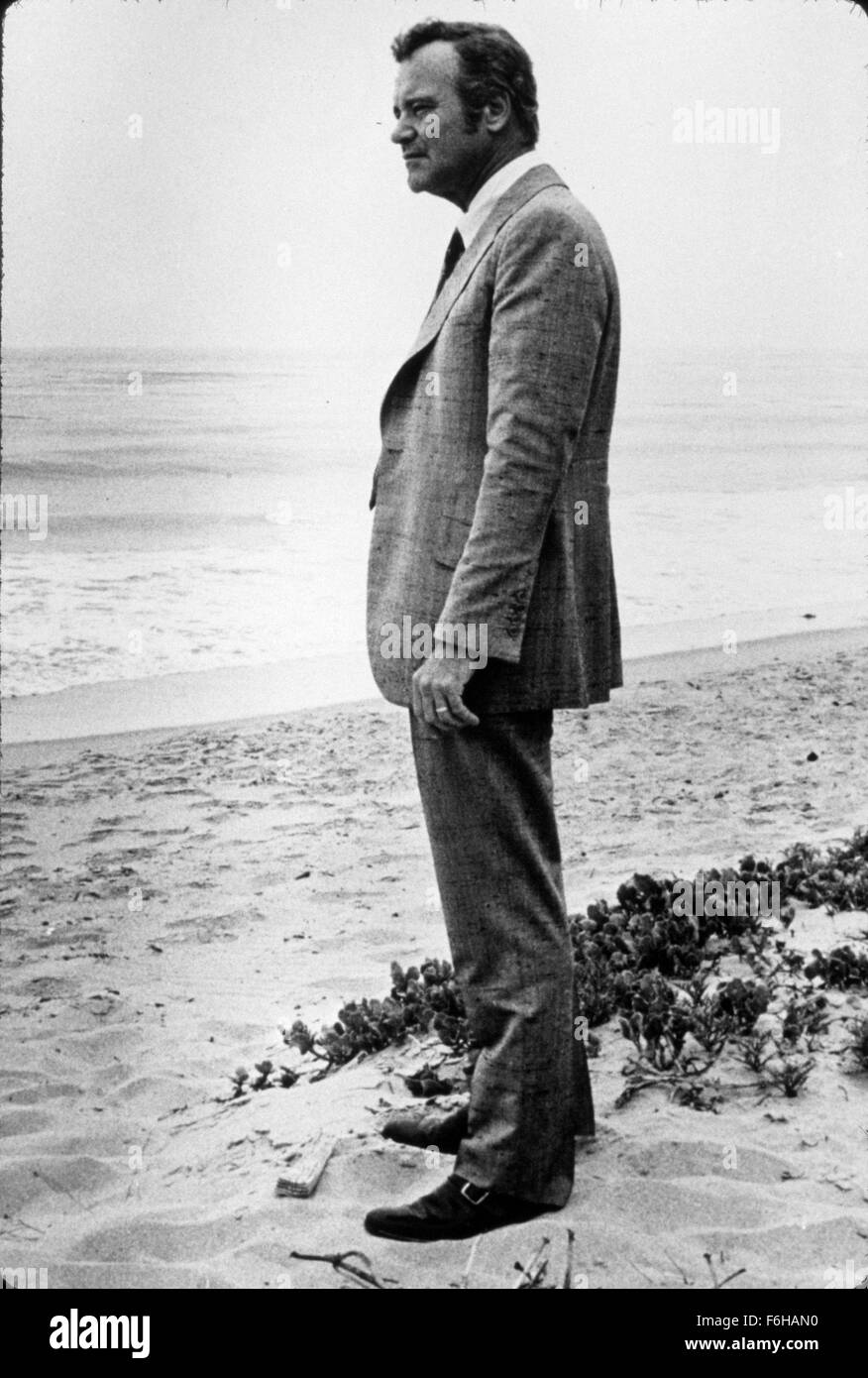 1973, Film Title: SAVE THE TIGER, Director: JOHN G AVILDSEN, Studio: PARAMOUNT, Pictured: 1973, AWARDS - ACADEMY, BEST ACTOR, JACK LEMMON, BEACH, SEASIDE, LOOKING OUT TO SEA, CONTEMPLATIVE. (Credit Image: SNAP) (Credit Image: c SNAP/Entertainment Pictures) Stock Photo