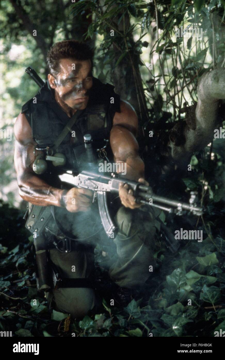 Arnold schwarzenegger commando hi-res stock photography and images - Alamy