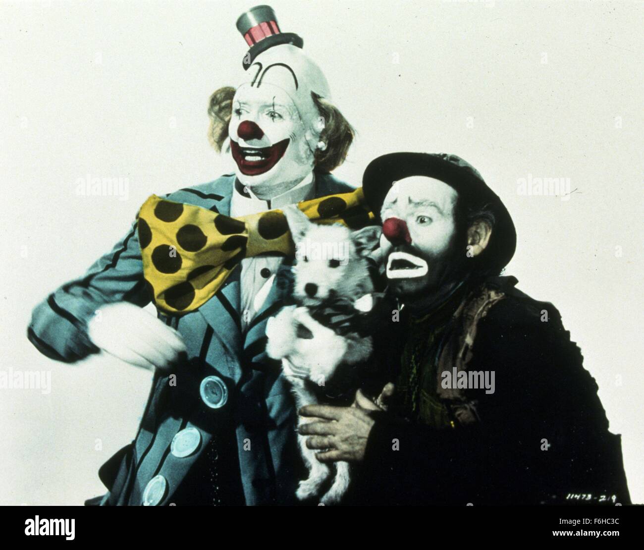 1952, Film Title: GREATEST SHOW ON EARTH, Director: CECIL B DeMILLE, Studio: PARAMOUNT, Pictured: CLOTHING, CLOWN, CLOWN MAKEUP, CECIL B DeMILLE, DOG, EMMETT KELLY. (Credit Image: SNAP) Stock Photo