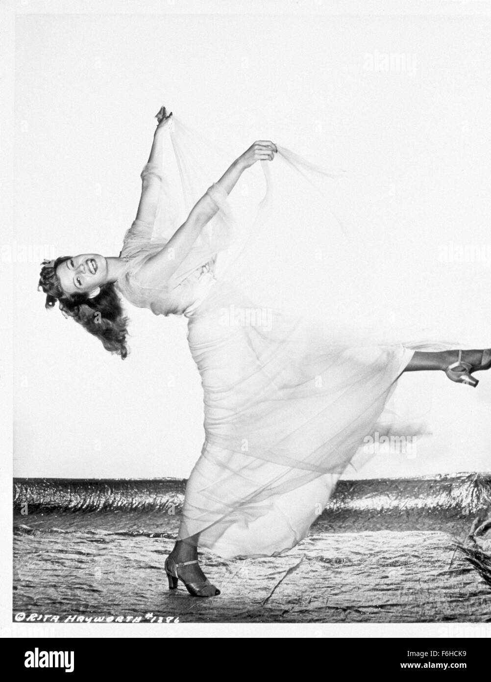 1944, Film Title: COVER GIRL, Director: CHARLES VIDOR, Studio: COLUMBIA, Pictured: DANCING, RITA HAYWORTH. (Credit Image: SNAP) Stock Photo