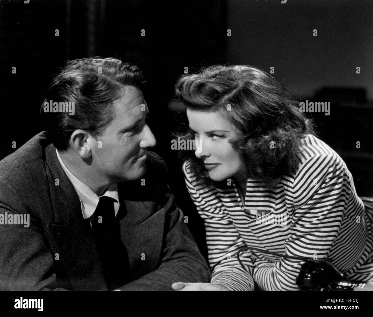 1942, Film Title: WOMAN OF THE YEAR, Director: GEORGE STEVENS, Studio: MGM, Pictured: 1942, KATHARINE HEPBURN, GEORGE STEVENS, SPENCER TRACY, GAZE. (Credit Image: SNAP) Stock Photo