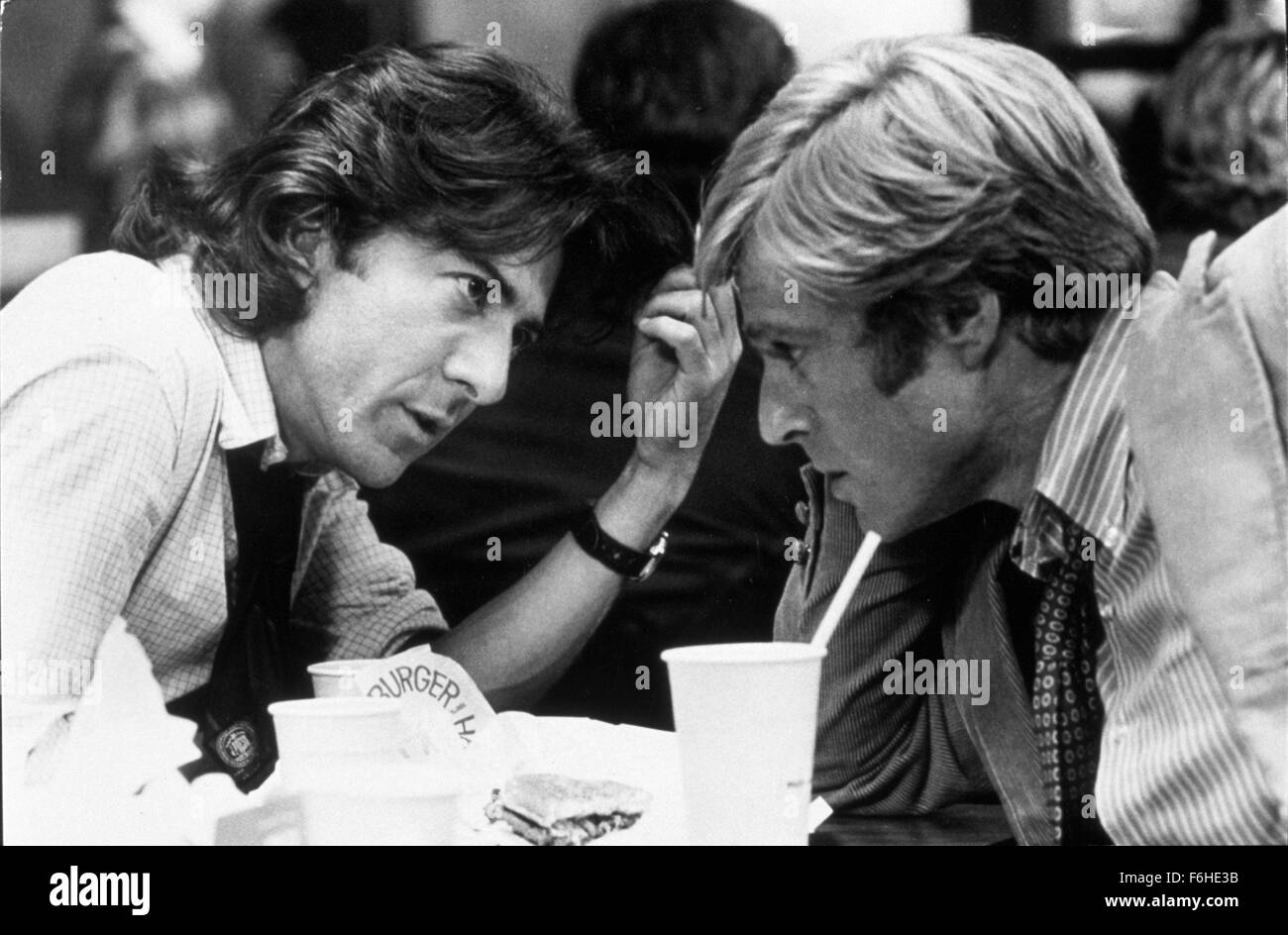 1976, Film Title: ALL THE PRESIDENT'S MEN, Director: ALAN J PAKULA, Studio: WB, Pictured: DUSTIN HOFFMAN, JOURNALISM, ALAN J PAKULA, POLITICAL (INTRIGUE/CORRUPTION, PRESIDENCY (U.S.), ROBERT REDFORD. (Credit Image: SNAP) Stock Photo