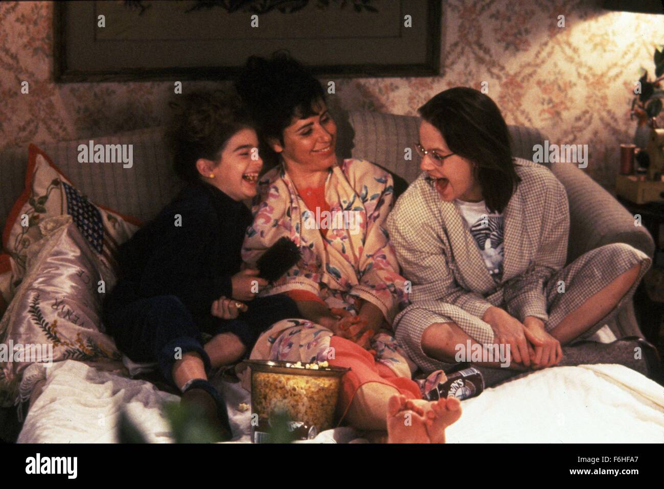 1992, Film Title: THIS IS MY LIFE, Director: NORA EPHRON, Studio: FOX, Pictured: NORA EPHRON, GABY HOFFMANN, JULIE KAVNER. (Credit Image: SNAP) Stock Photo