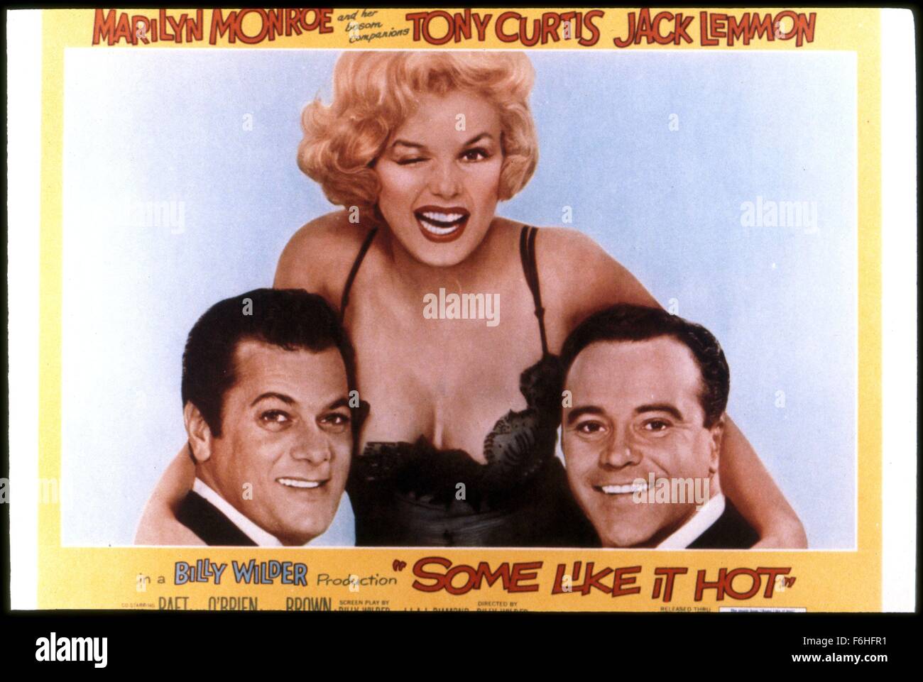 1959, Film Title: SOME LIKE IT HOT, Director: BILLY WILDER, Studio: UA, Pictured: TONY CURTIS, JACK LEMMON, MARILYN MONROE, WINKING, DRAG, GIRL BAND. (Credit Image: SNAP) Stock Photo