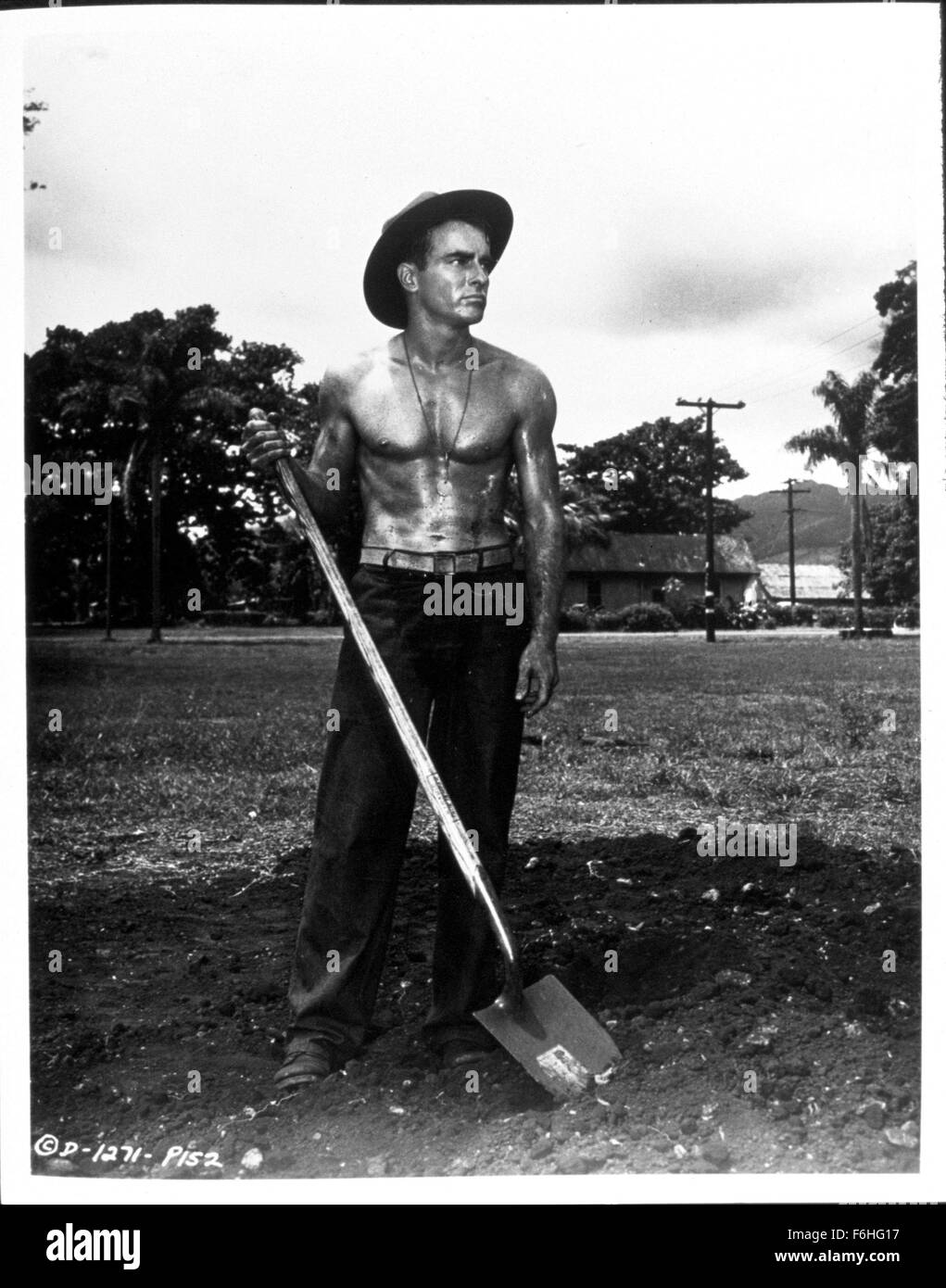 1953, Film Title: FROM HERE TO ETERNITY, Director: FRED ZINNEMAN, Studio: COLUMBIA, Pictured: BEEFCAKE, MONTGOMERY CLIFT, DRAMA, HAWAII, LOVE (WARTIME ROMANCE), MILITARY-LIFE, ROMANCE, WAR, LAND, OILED, MUSCLES, SHOVEL, WORKER, SWEAT, OUTDOORS. (Credit Image: SNAP) Stock Photo