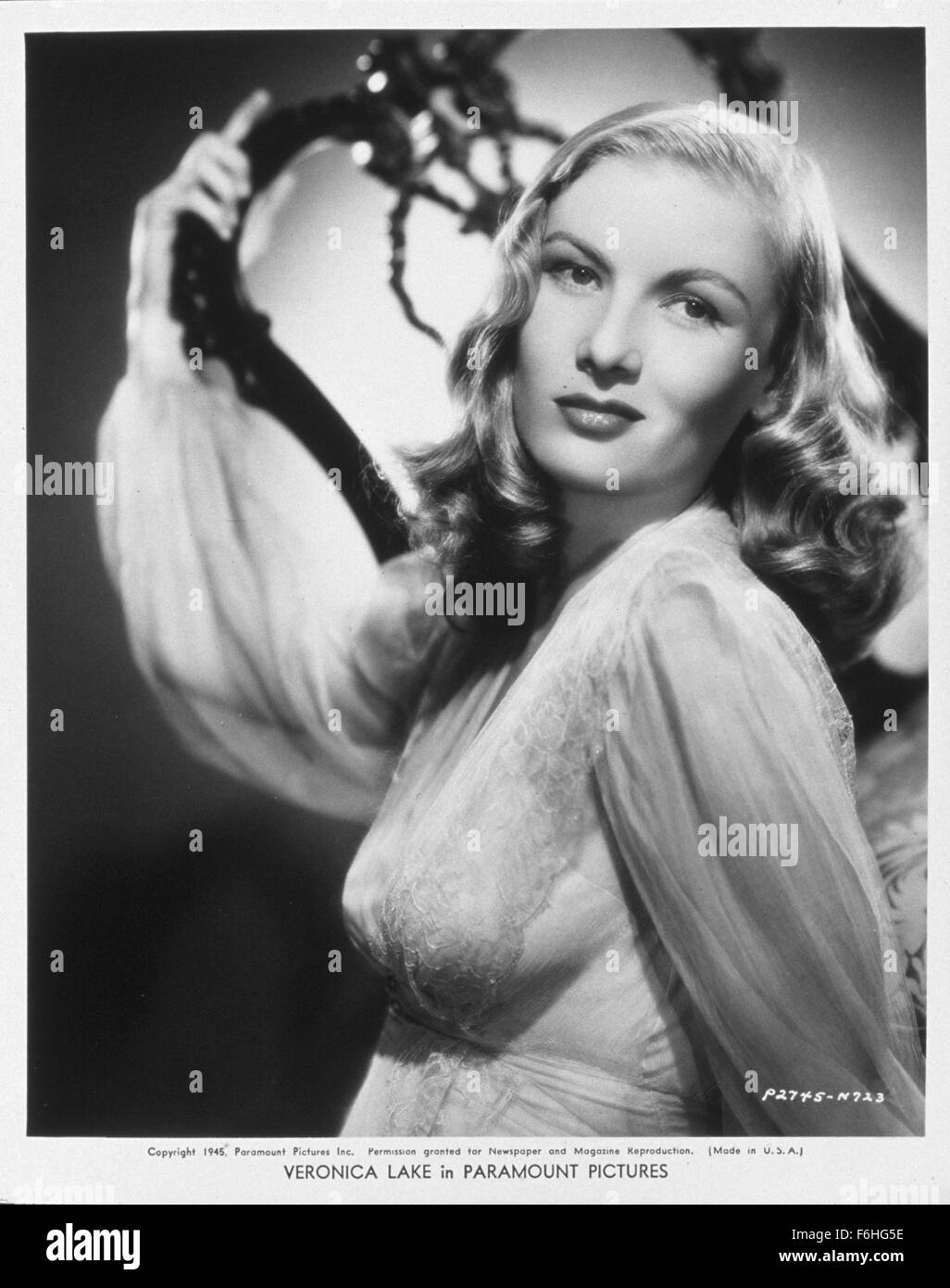 1946, Film Title: BLUE DAHLIA, Director: GEORGE MARSHALL, Studio: PARAMOUNT, Pictured: VERONICA LAKE. (Credit Image: SNAP) Stock Photo