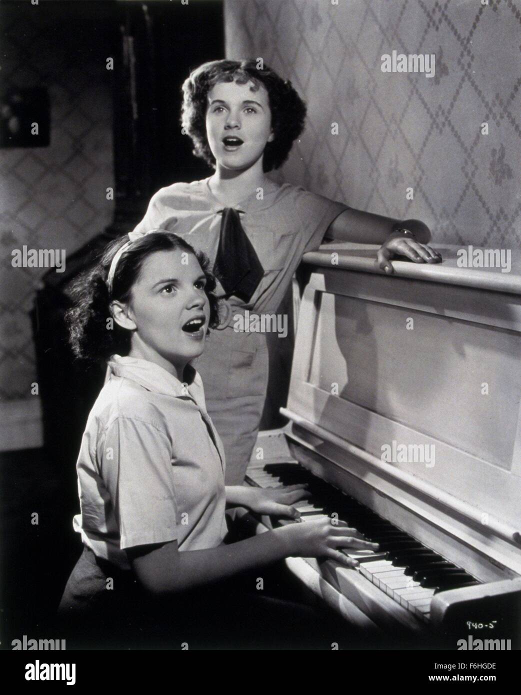 1936, Film Title: EVERY SUNDAY, Studio: MGM, Pictured: DEANNA DURBIN and Judy Garland. (Credit Image: SNAP) (Credit Image: c SNAP/Entertainment Pictures) Stock Photo