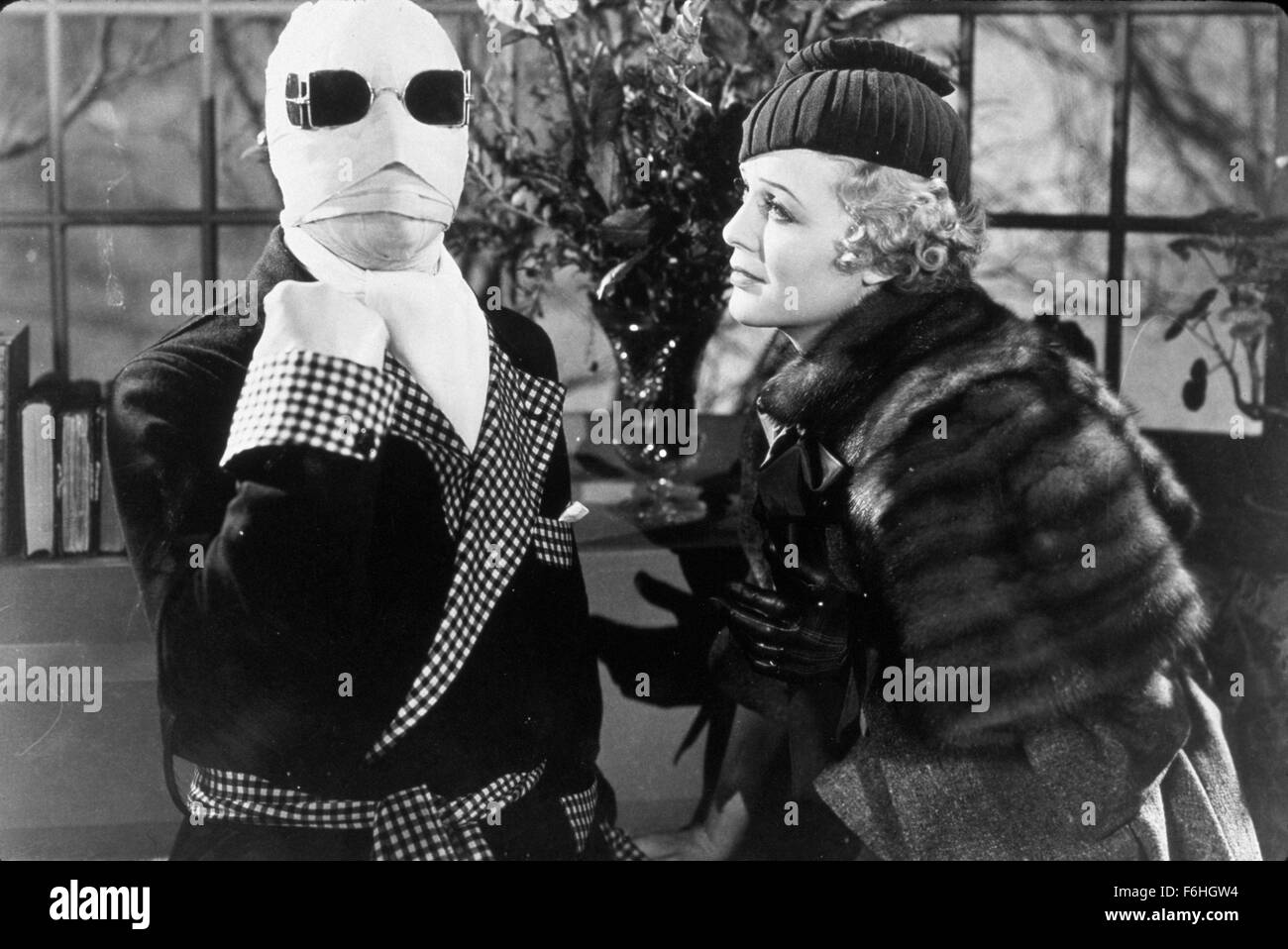 1933, Film Title: INVISIBLE MAN, Director: JAMES WHALE, Studio: UNIV, Pictured: CLAUDE RAINS, GLORIA STUART. (Credit Image: SNAP) Stock Photo