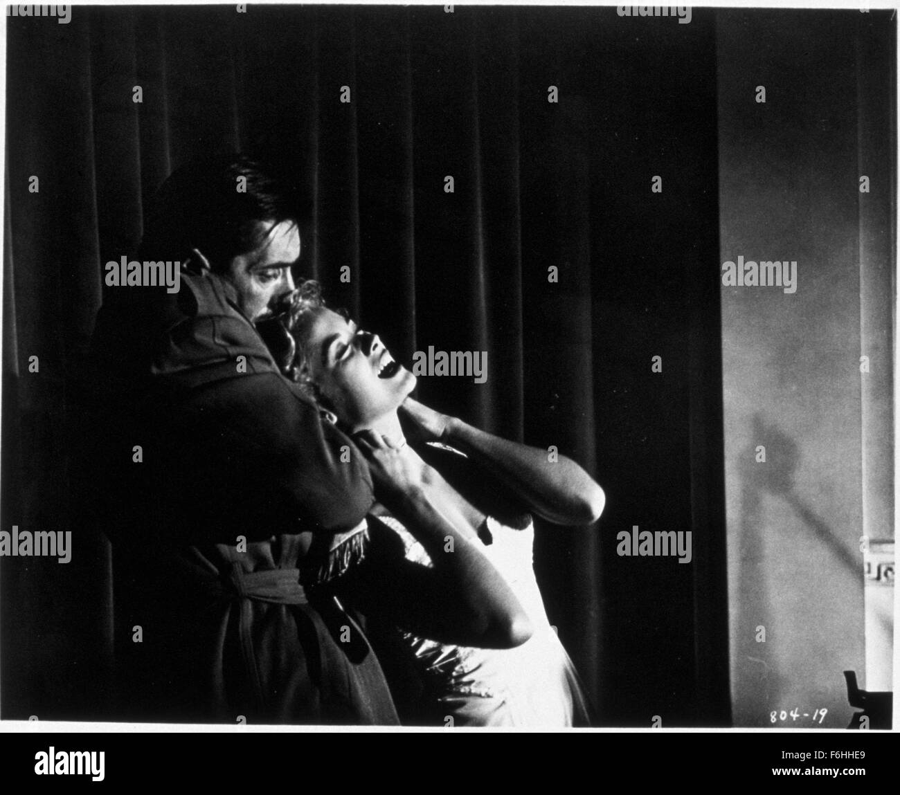 1954, Film Title: DIAL M FOR MURDER, Director: ALFRED HITCHCOCK, Studio: WARNER, Pictured: ANTHONY DAWSON, MURDER, GRACE KELLY, DANGER, FEAR, STRANGLE, STRANGULATION, DEATH, WOMEN IN DANGER, KILL. (Credit Image: SNAP) Stock Photo