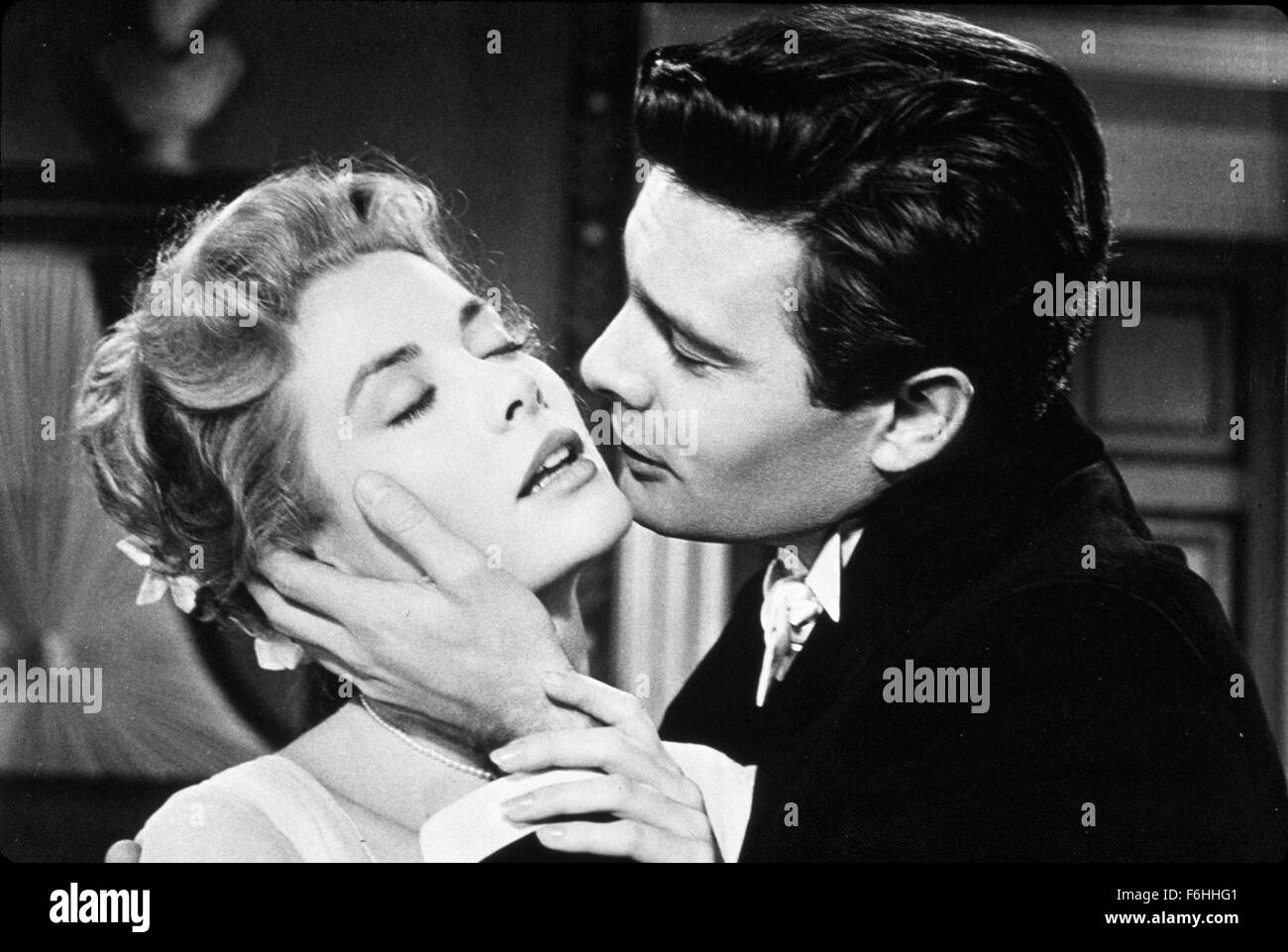 1956, Film Title: SWAN, Director: CHARLES VIDOR, Studio: MGM, Pictured: LOUIS JOURDAN, GRACE KELLY, ROMANCE. (Credit Image: SNAP) Stock Photo