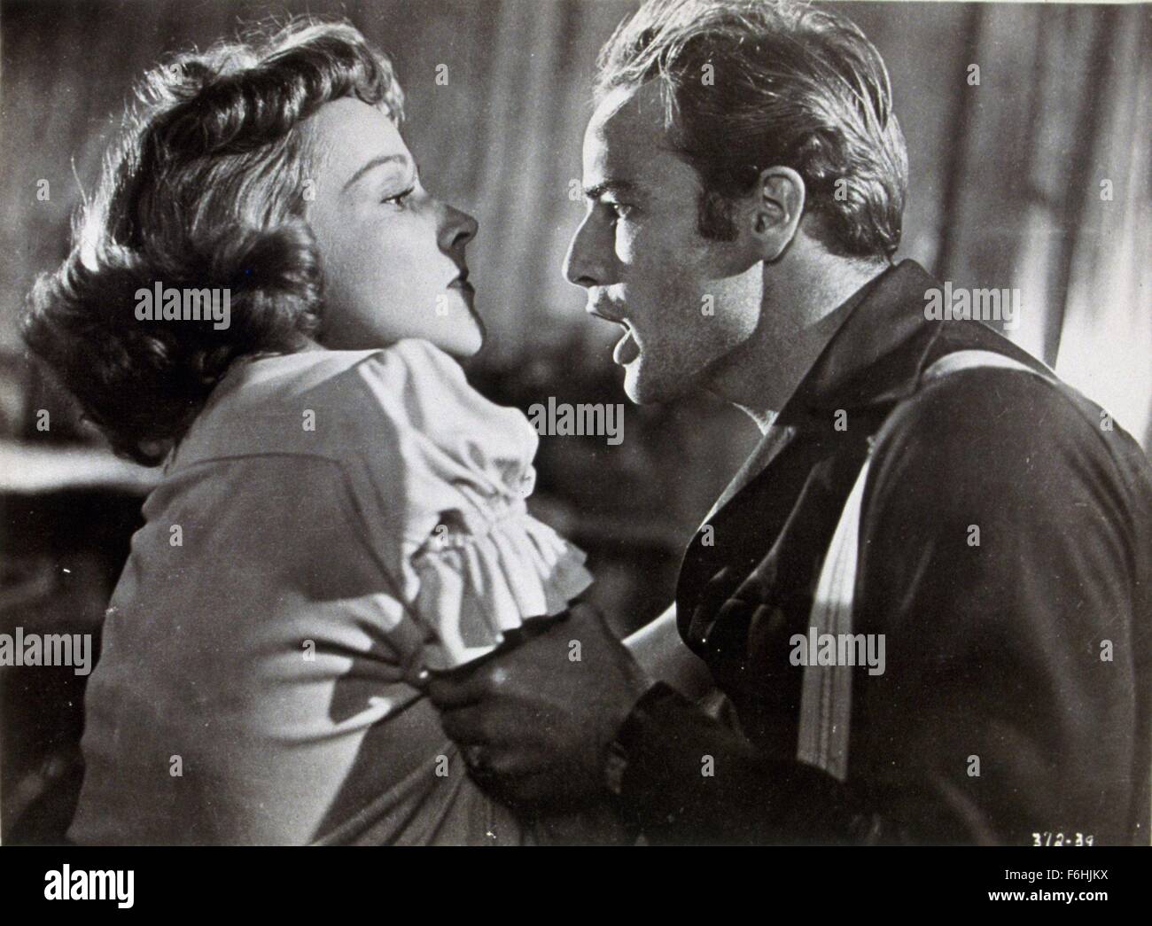 1951, Film Title: STREETCAR NAMED DESIRE, Director: ELIA KAZAN, Pictured: 1951, MARLON BRANDO, CLOTHING, KIM HUNTER, TEE SHIRT, VIOLENT, AGGRESSIVE, SHAKING, YELLING, ABUSE, ABUSIVE, DOMESTIC VIOLENCE. (Credit Image: SNAP) Stock Photo