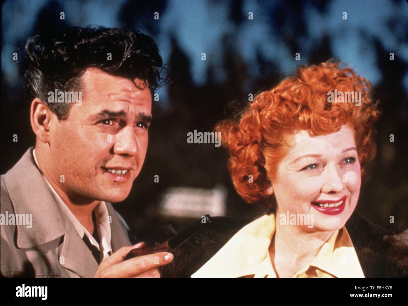1954, Film Title: LONG, LONG TRAILER, Director: VINCENTE MINNELLI, Pictured: DESI ARNAZ, LUCILLE BALL. (Credit Image: SNAP) Stock Photo