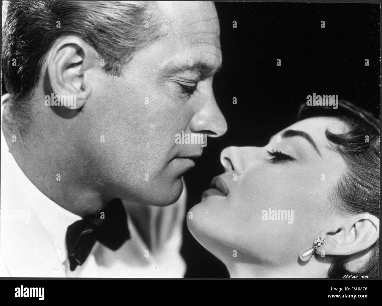 1954, Film Title: SABRINA, Director: BILLY WILDER, Pictured: AUDREY HEPBURN, WILLIAM HOLDEN, ROMANCE. (Credit Image: SNAP) Stock Photo