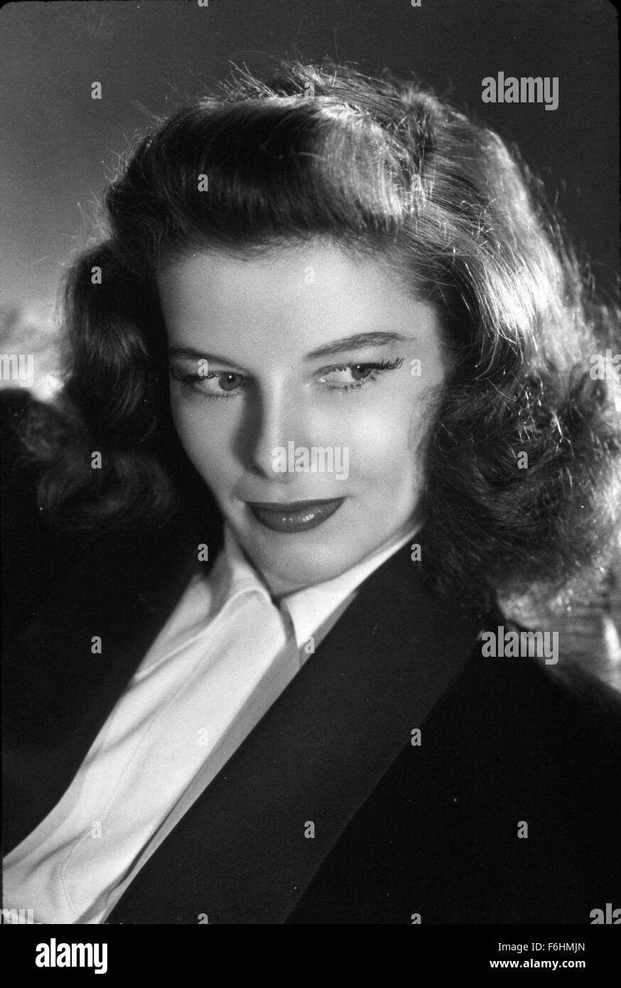 1942, Film Title: WOMAN OF THE YEAR, Director: GEORGE STEVENS, Studio: MGM, Pictured: KATHARINE HEPBURN, GEORGE STEVENS, LOOKING AWAY, BLAZER, STUDIO. (Credit Image: SNAP) Stock Photo