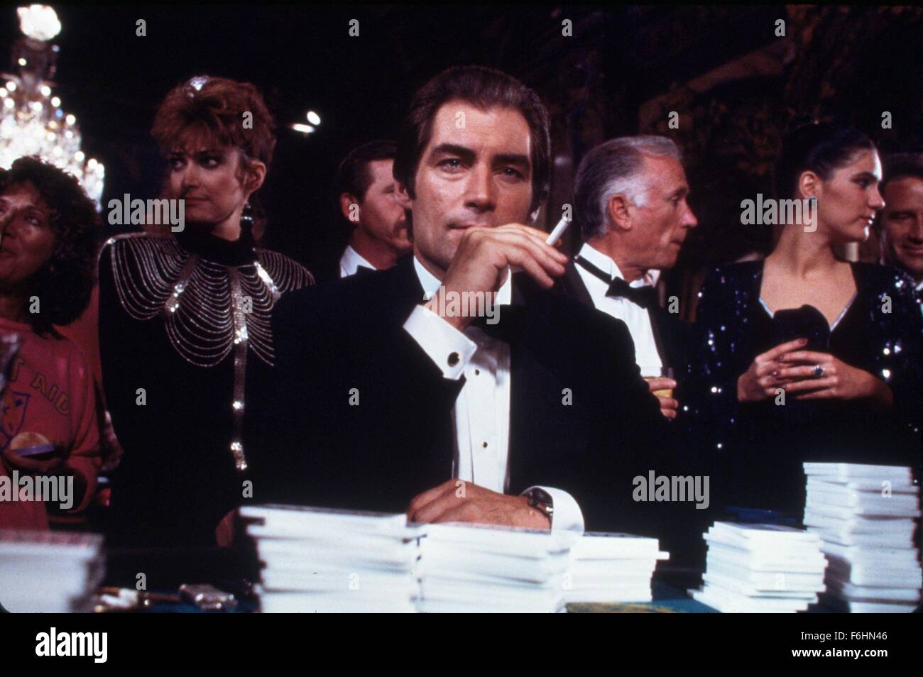 1989, Film Title: LICENCE TO KILL, Director: JOHN GLEN, Pictured: TIMOTHY ASJAMES BOND DALTON, GAMBLING, JOHN GLEN. (Credit Image: SNAP) Stock Photo