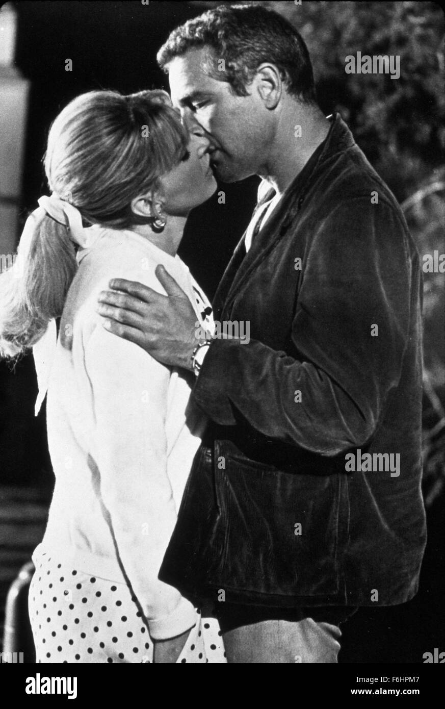 1969, Film Title: WINNING, Director: JAMES GOLDSTONE, Studio: UNIV, Pictured: JAMES GOLDSTONE, KISSING, PAUL NEWMAN, ROMANCE. (Credit Image: SNAP) Stock Photo