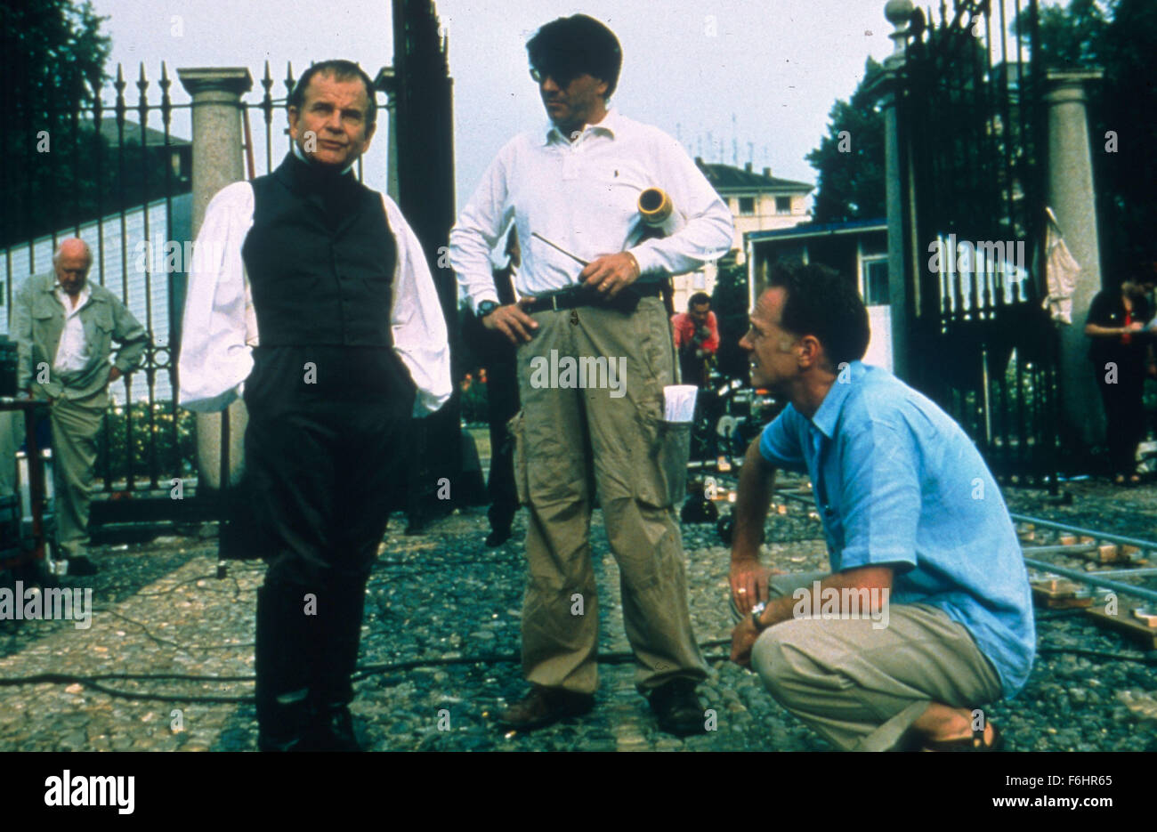 Jun 14, 2002; London, UK; (L-R): Assistant director SERGIO ERCOLESSI, ALAN TAYLOR, and SIR IAN HOLM on the set of the film comedy 'The Emperor's New Clothes.' Stock Photo