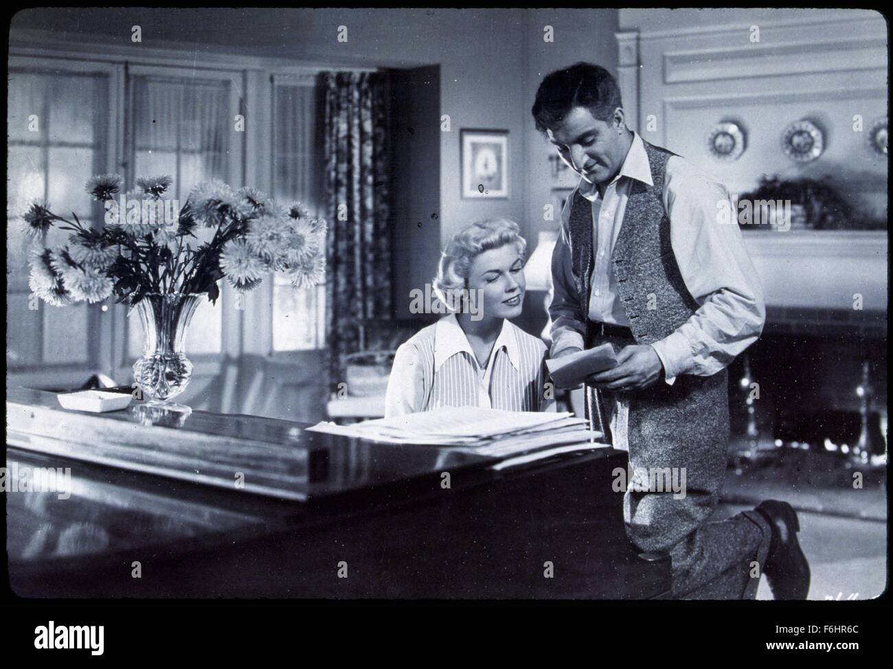 1951, Film Title: I'LL SEE YOU IN MY DREAMS, Director: MICHAEL CURTIZ, Studio: WARNER, Pictured: MICHAEL CURTIZ, DORIS DAY. (Credit Image: SNAP) Stock Photo