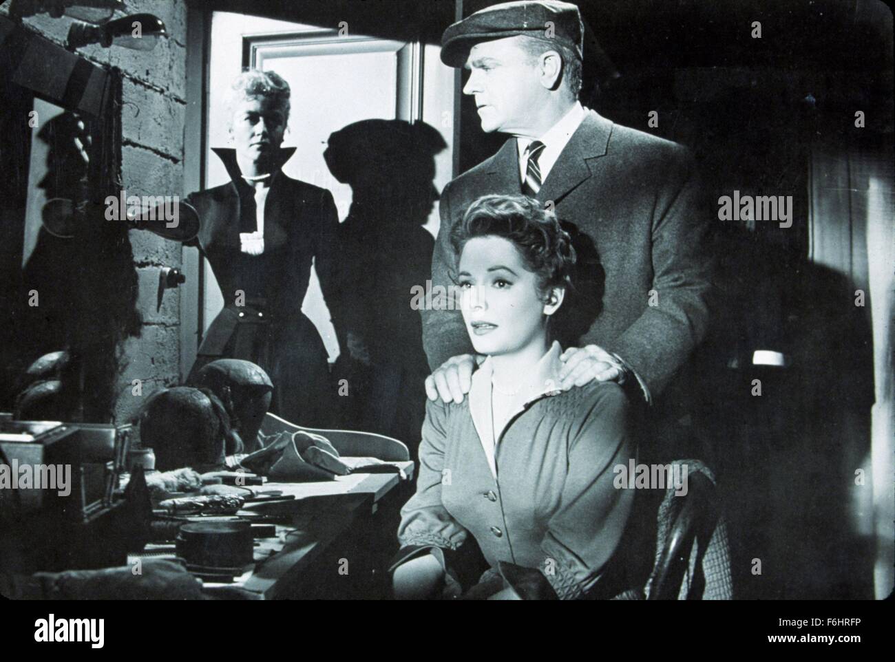 1957, Film Title: MAN OF A THOUSAND FACES, Director: JOSEPH PEVNEY, Studio: UNIV, Pictured: JAMES CAGNEY, CHARACTER, JANE GREER, LON CHANEY: ACTOR, DOROTHY MALONE. (Credit Image: SNAP) Stock Photo