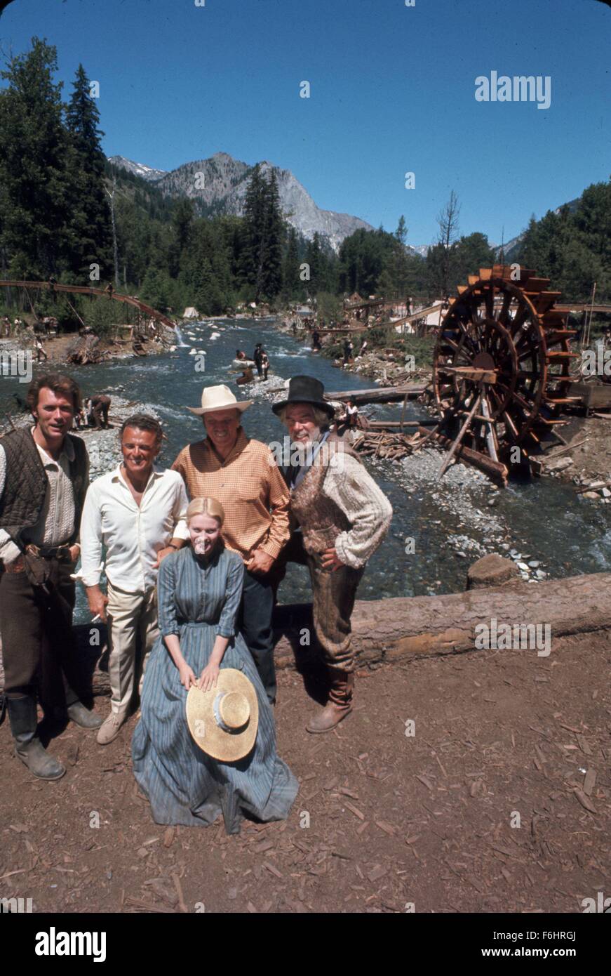1969, Film Title: PAINT YOUR WAGON, Director: JOSHUA LOGAN, Studio: PARAMOUNT, Pictured: CLINT EASTWOOD, GROUP, ALAN JAY LERNER, JOSHUA LOGAN, LEE MARVIN, MOVIE EXTRAS, MOVIE SET. (Credit Image: SNAP) Stock Photo