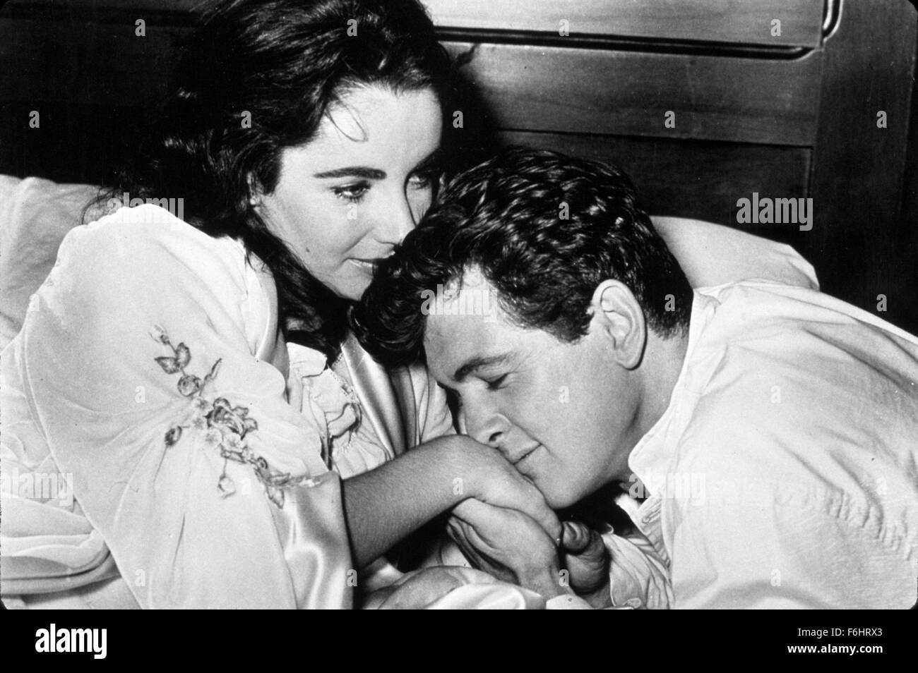 1955, Film Title: GIANT, Director: GEORGE STEVENS, Studio: WARNER, Pictured: ROCK HUDSON, ELIZABETH TAYLOR, BED (IN/ON), RECLINING, FILM STILL, HAND KISSING, KISSING HAND, ROMANCE, REBEL, INTIMATE. (Credit Image: SNAP) Stock Photo