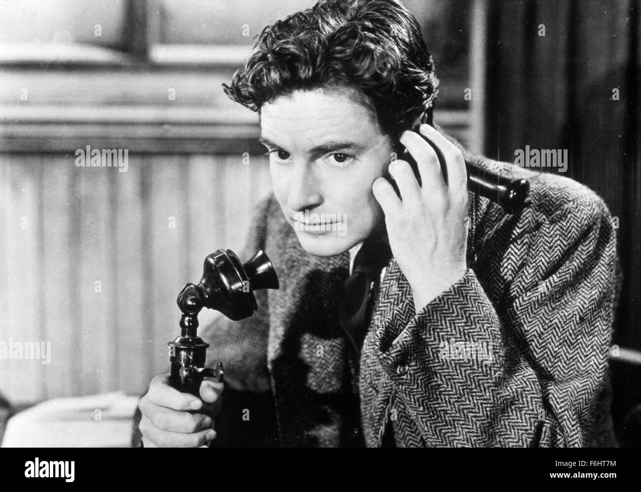 1935, Film Title: 39 STEPS, Director: ALFRED HITCHCOCK, Studio: GAUMONT UK, Pictured: ROBERT DONAT, ALFRED HITCHCOCK. (Credit Image: SNAP) Stock Photo