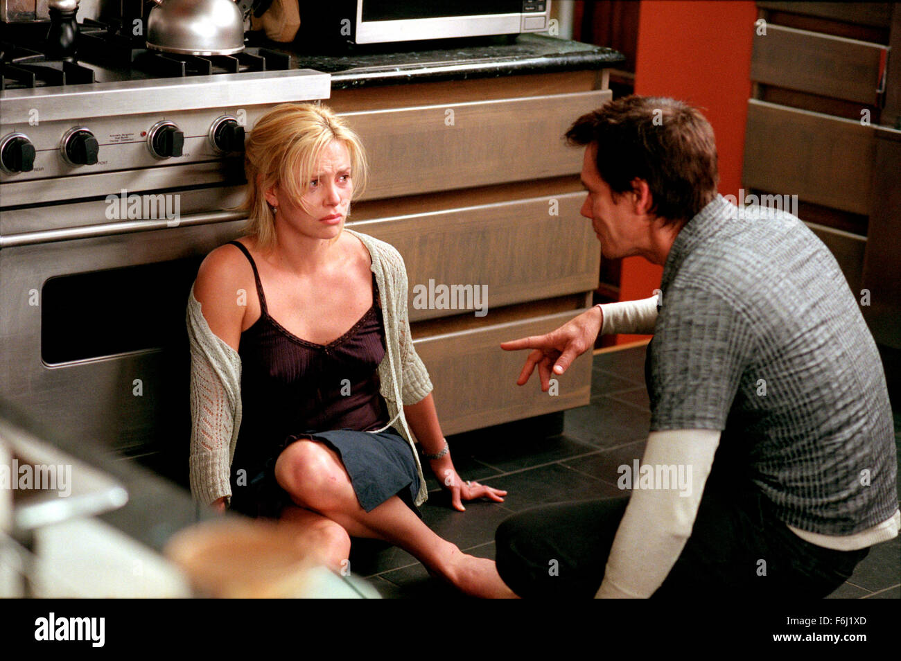Kevin bacon charlize trapped 2002 hi-res stock photography and images ...