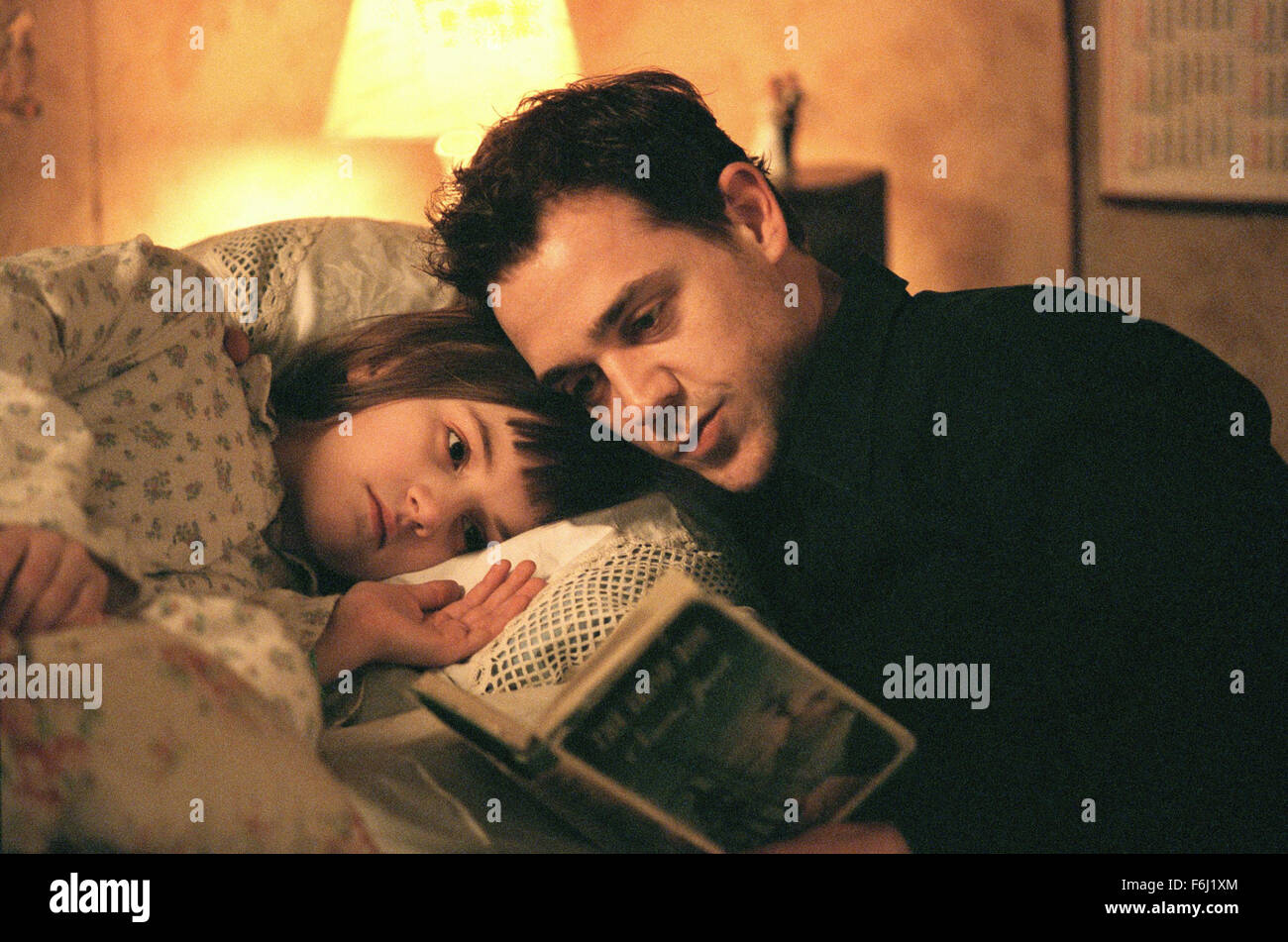 Nov 08, 2002; Glasgow, Scotland, UK; LISA MCKINLAY and JAMIE SIVES star as Mary and Wilbur in the comedy drama 'Wilbur Wants to Kill Himself' directed by Lone Scherfig. Stock Photo