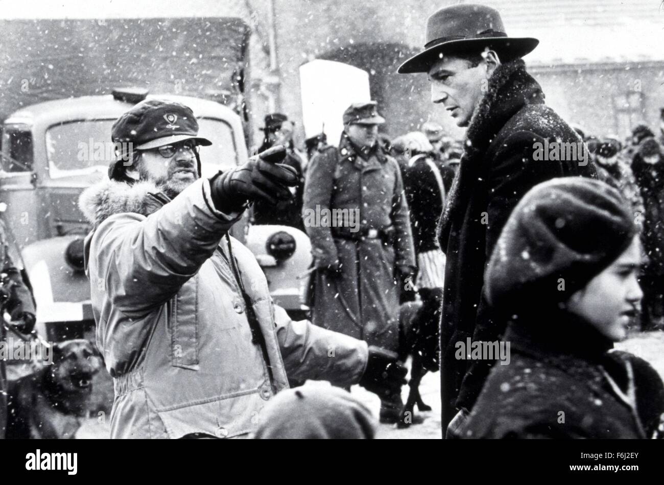 1993, Film Title: SCHINDLER'S LIST, Director: STEVEN SPIELBERG, Studio: UNIV, Pictured: BEHIND THE SCENES, LIAM NEESON. (Credit Image: SNAP) Stock Photo