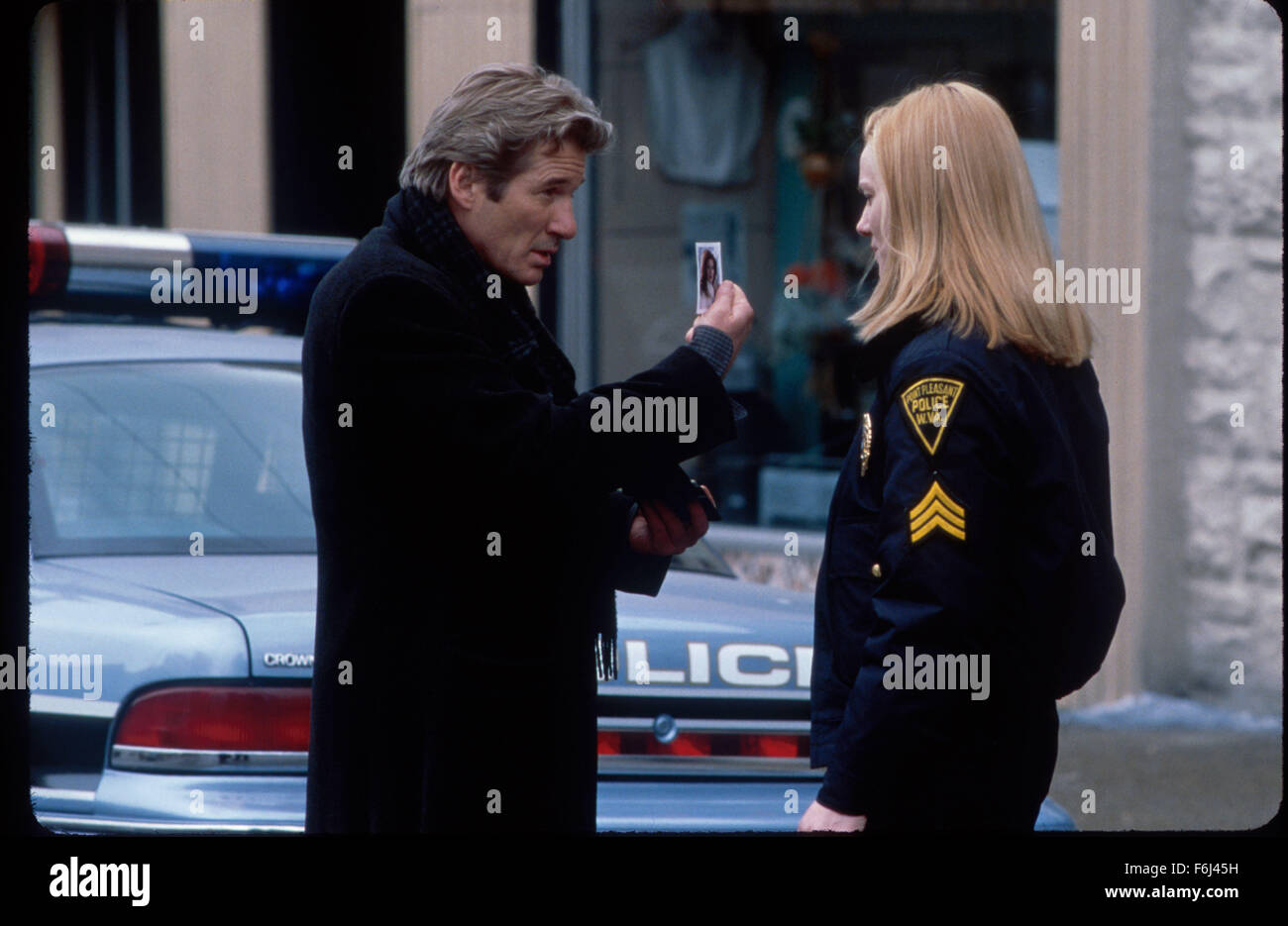 Dec 12, 2002; Hollywood, CA, USA; Actors RICHARD GERE as John Klein and LAURA LINNEY as Connie Parker in the mystery thriller 'Mothman Prophecies' directed by Mark Pellington. Stock Photo